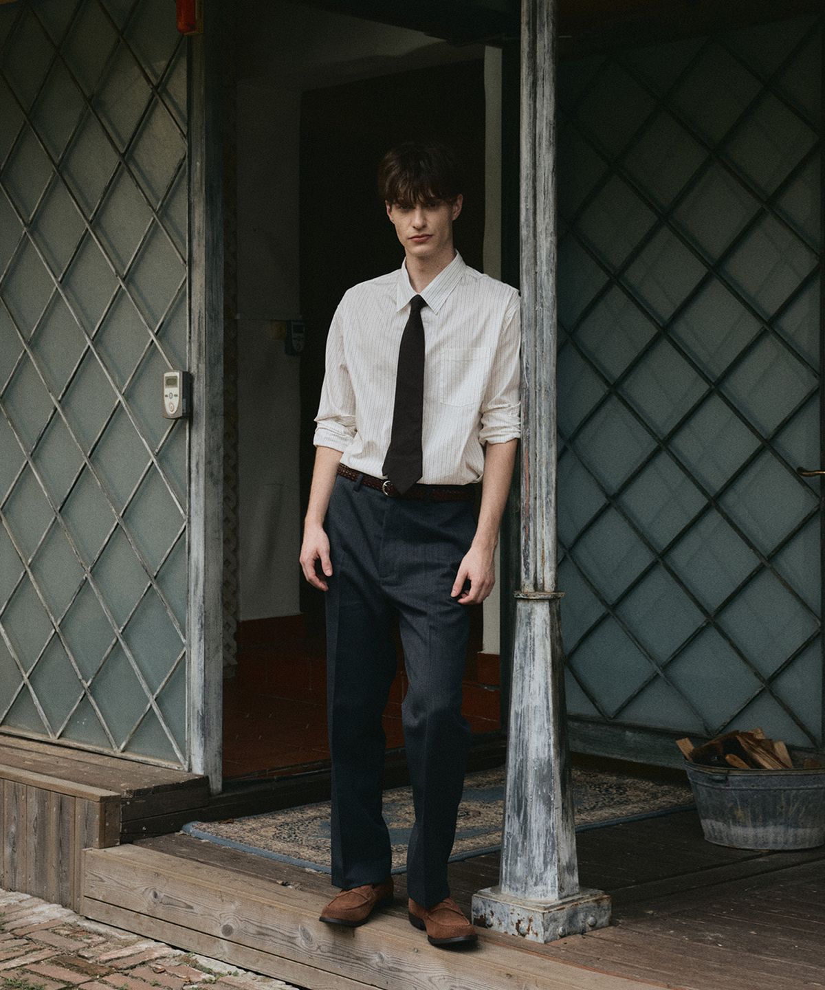 시에클(SIECLE) 핀 스트라이프 셔츠 (브라운)