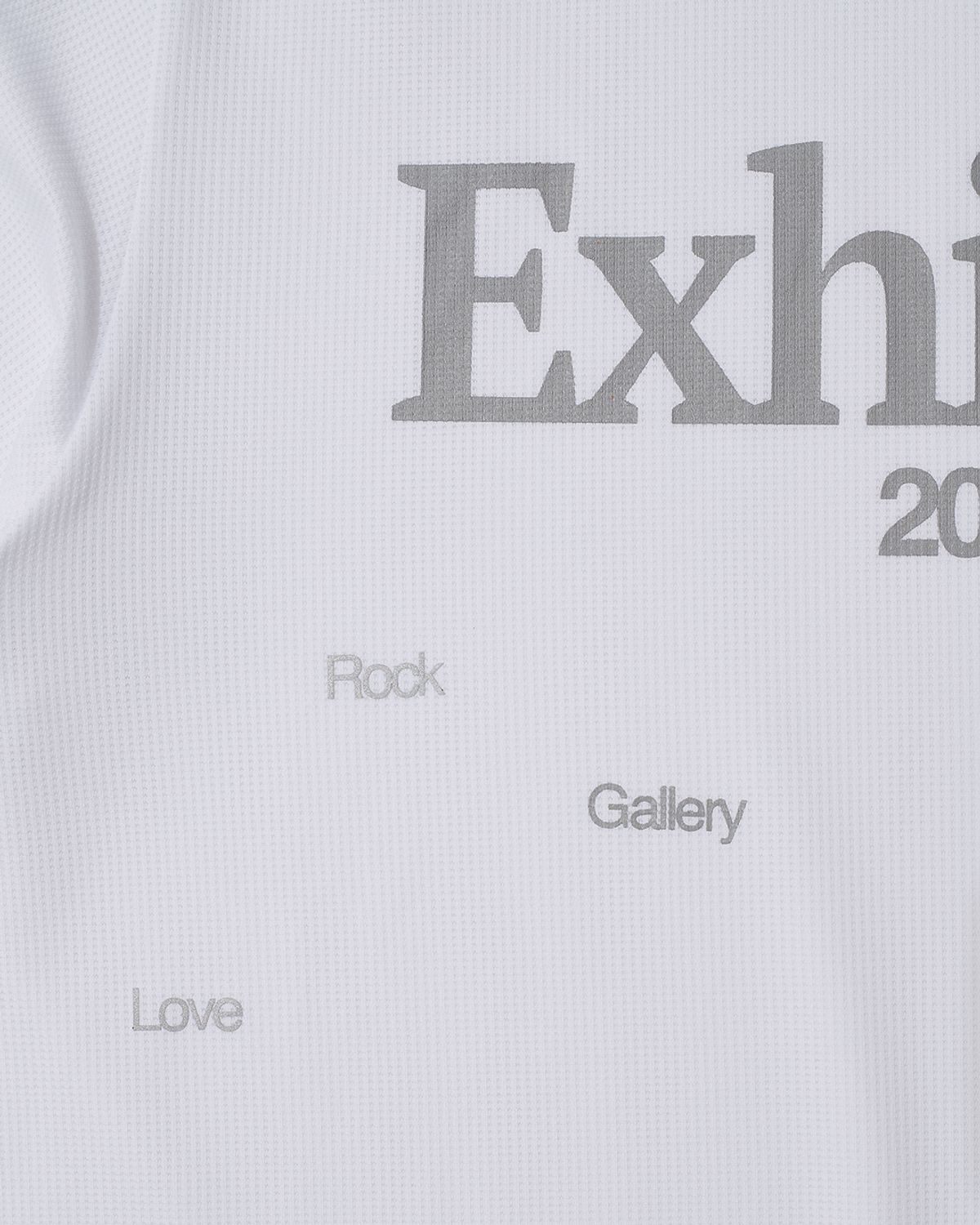 더뮤지엄비지터(THEMUSEUMVISITOR) EXHIBITION GRAPHIC RUNNING T-SHIRT (WHITE)