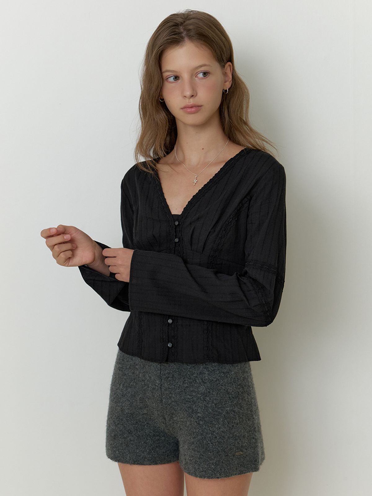 리엘(RE L) Pitta lace blouse (black)