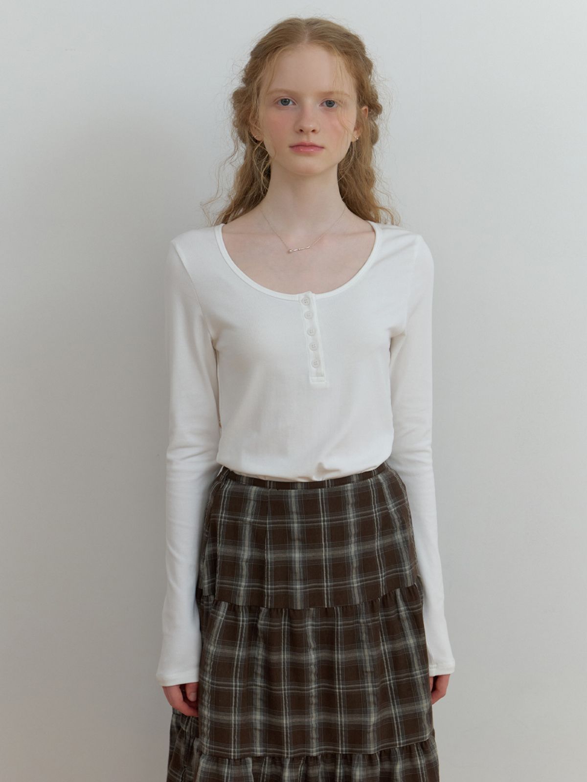 리엘(RE L) Sherry button U t-shirt (ivory)