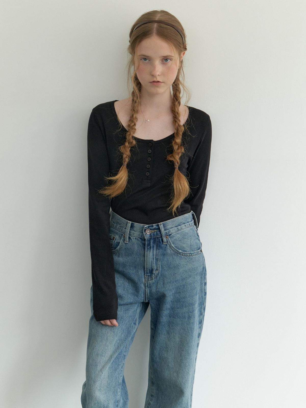 리엘(RE L) Sherry button U t-shirt (black)