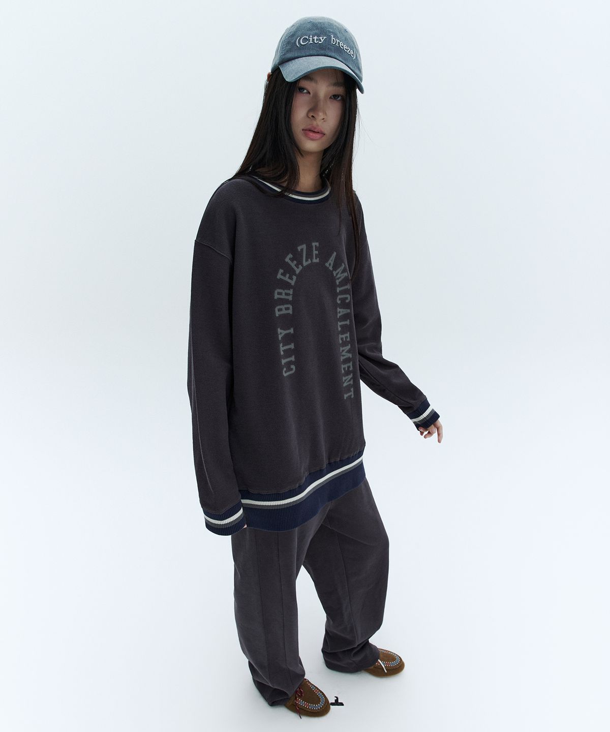 시티브리즈(CITYBREEZE) 사이드 라인 2WAY 스웨트 팬츠_CHARCOAL