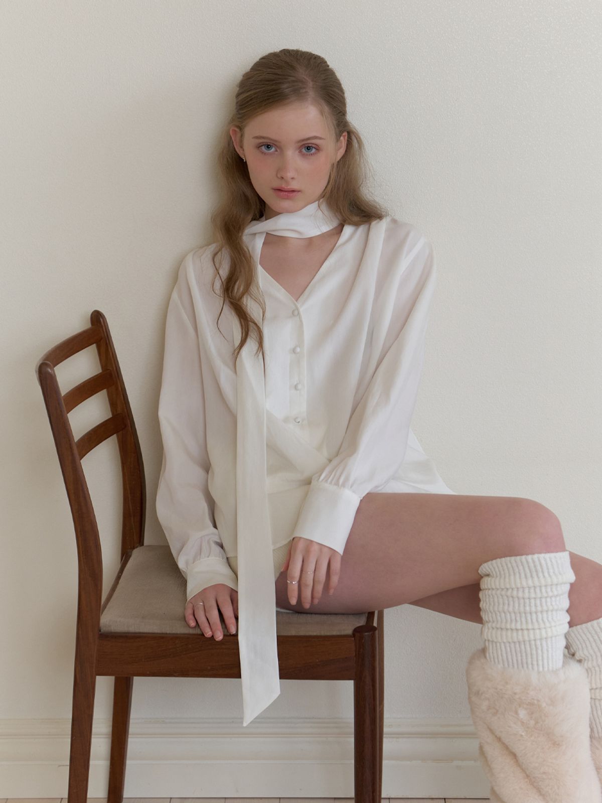 리엘(RE L) Moa scarf blouse (white)
