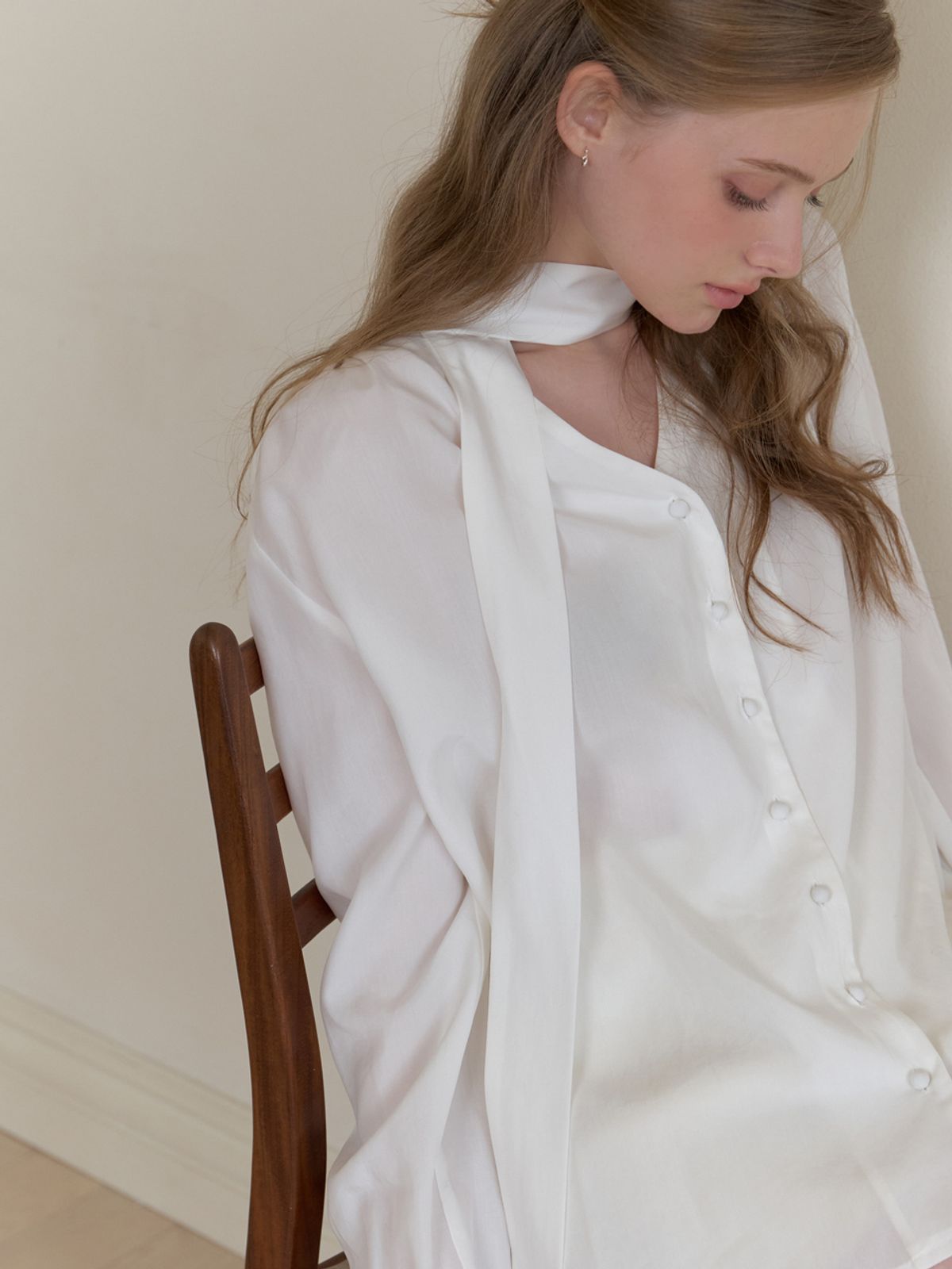 리엘(RE L) Moa scarf blouse (white)