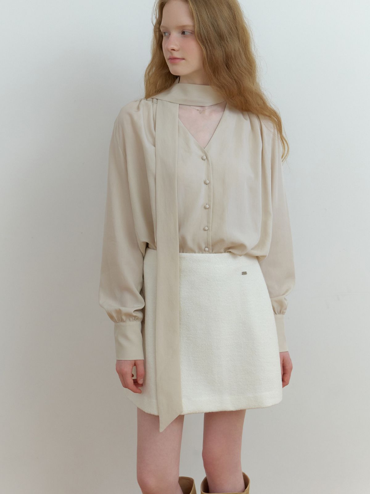 리엘(RE L) Moa scarf blouse (beige)