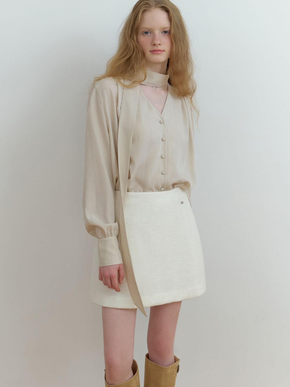 리엘(RE L) Moa scarf blouse (beige)
