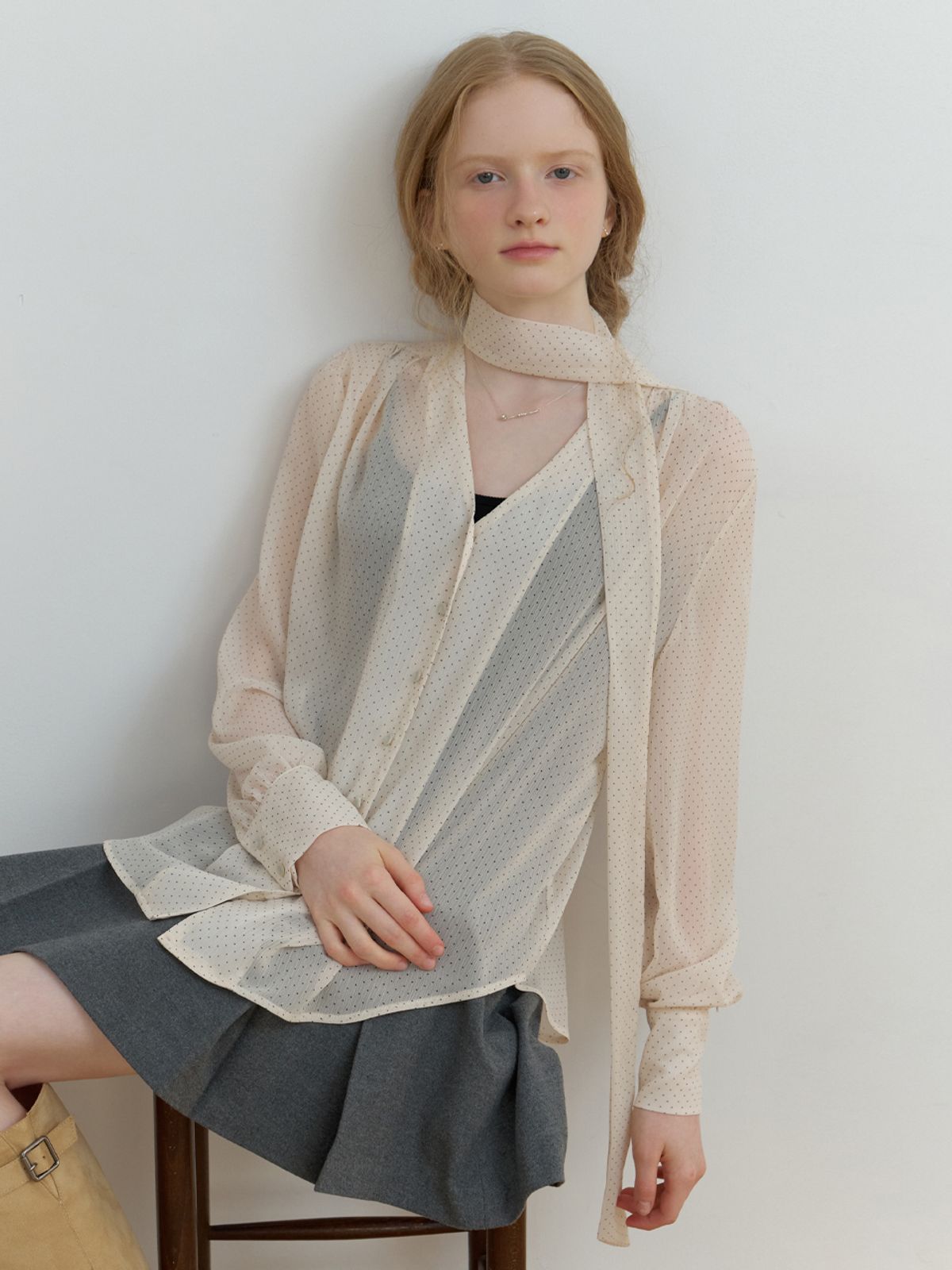 리엘(RE L) Moa scarf blouse (dot cream)