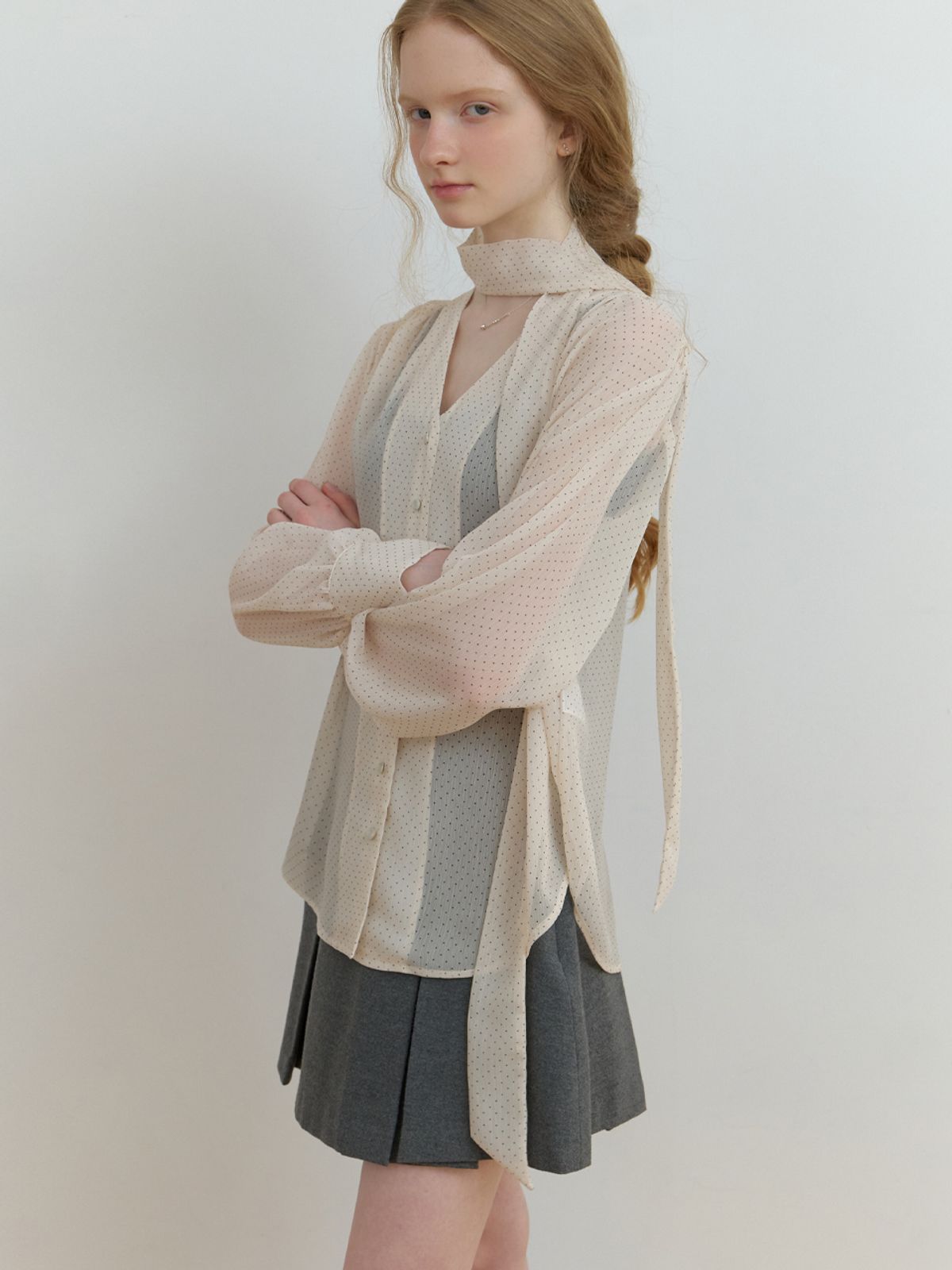 리엘(RE L) Moa scarf blouse (dot cream)