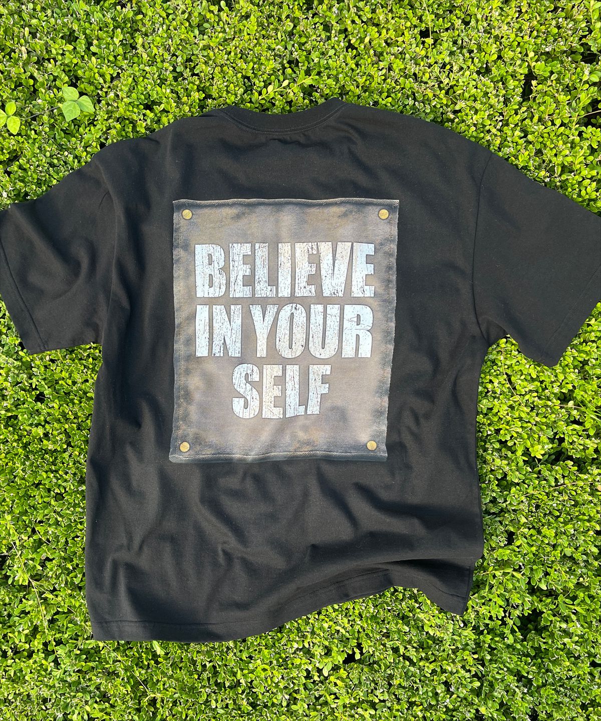 커버라이즈(COVERIZE) BELIEVE IN YOURSELF 패치 그래픽  티셔츠 (BLACK)