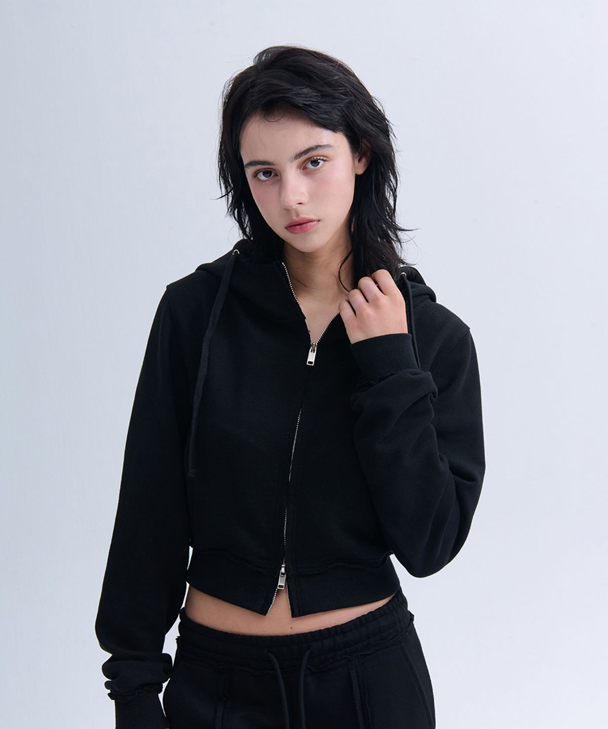 나인제트(NINEZ) 하이넥 크롭 후드 집업 (2color)
