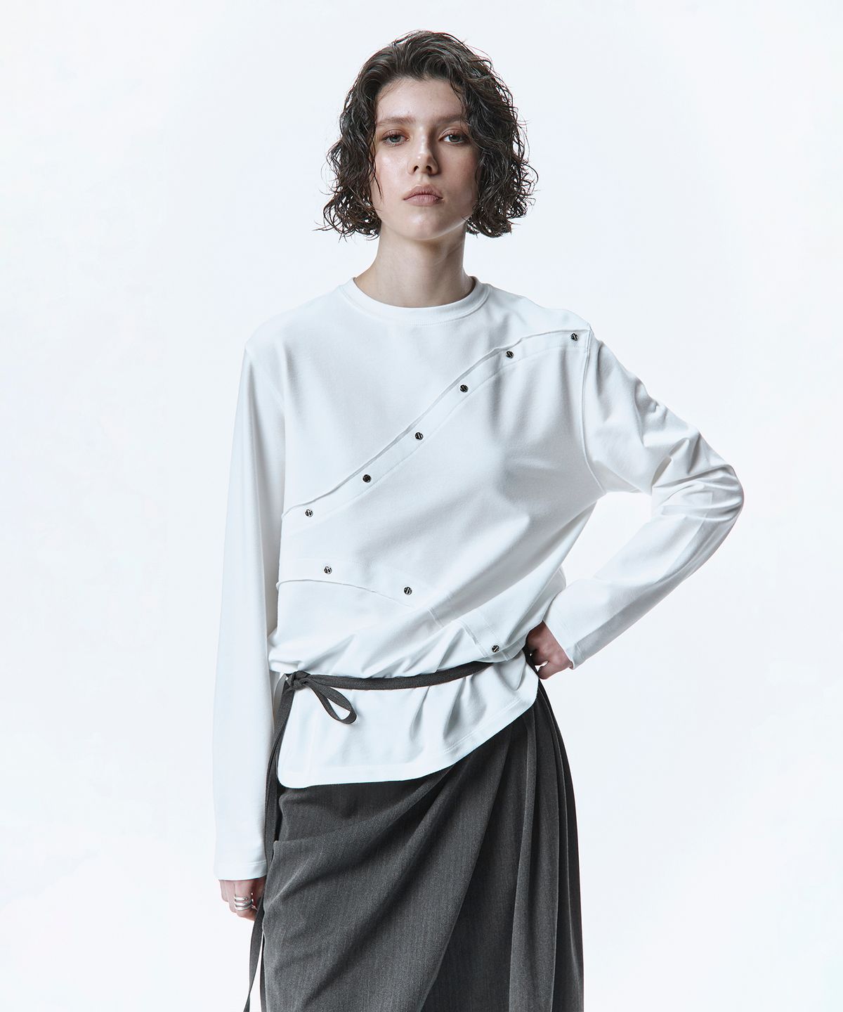 트리밍버드(TREEMINGBIRD) Curved Rivet Long Sleeve [ White ]