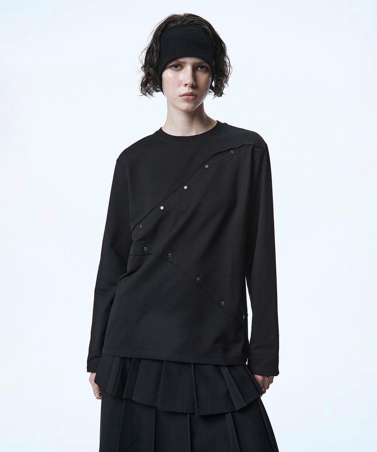 트리밍버드(TREEMINGBIRD) Curved Rivet Long Sleeve [ Black ]
