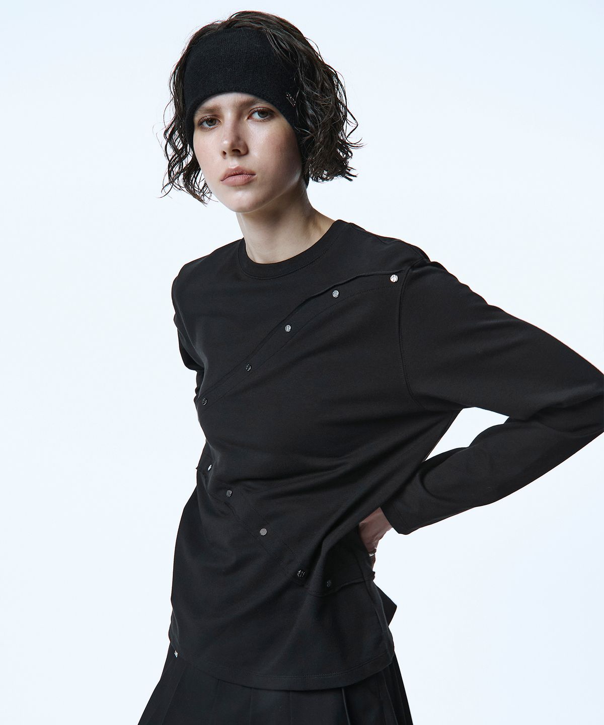 트리밍버드(TREEMINGBIRD) Curved Rivet Long Sleeve [ Black ]