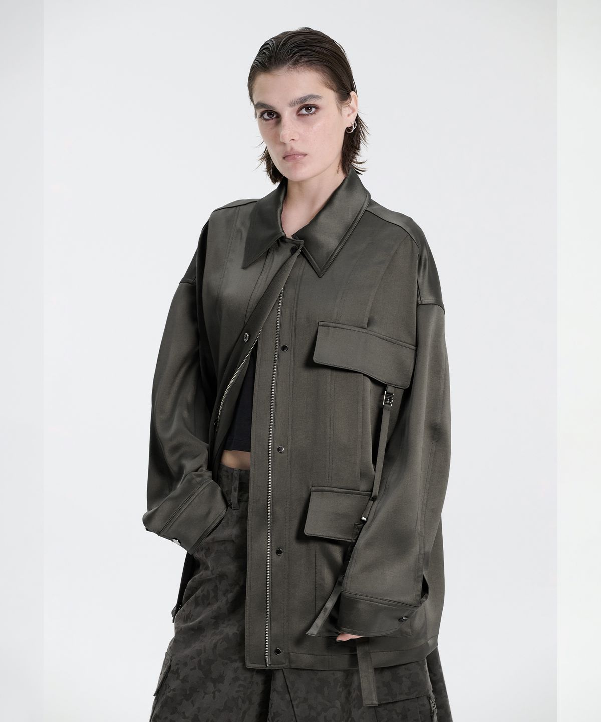 트리밍버드(TREEMINGBIRD) Glossy Satin Strap Jacket [ Khaki ]
