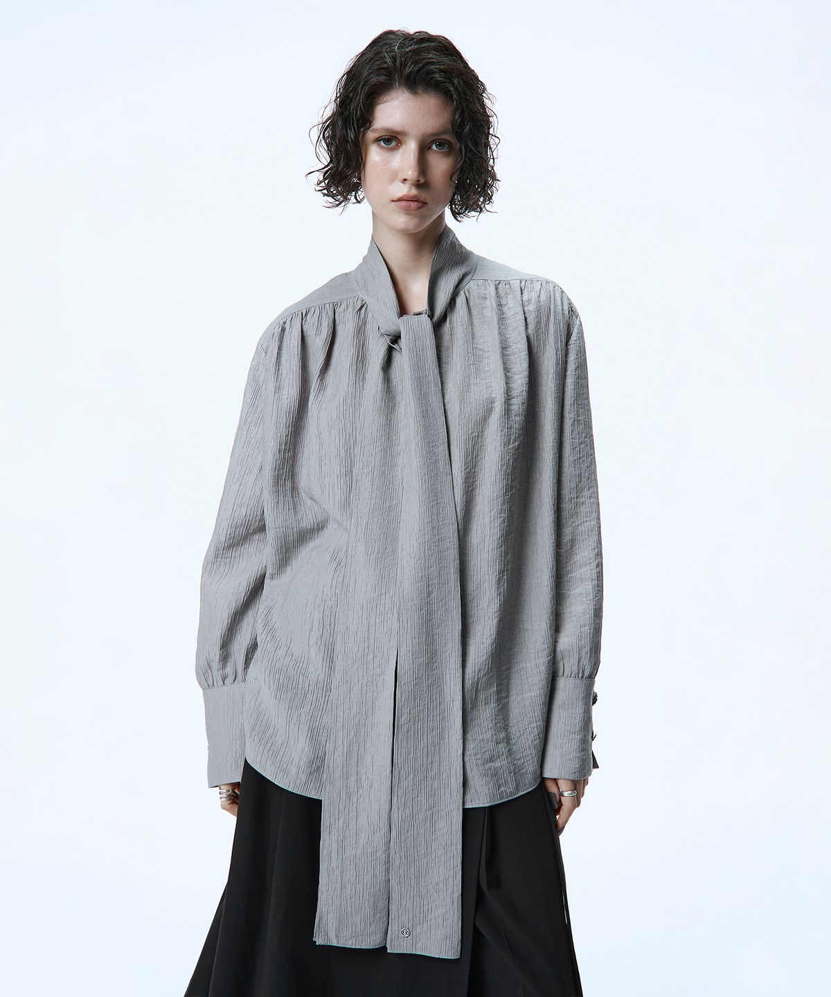 트리밍버드(TREEMINGBIRD) Tied Scarf Shirt [ Gray ]