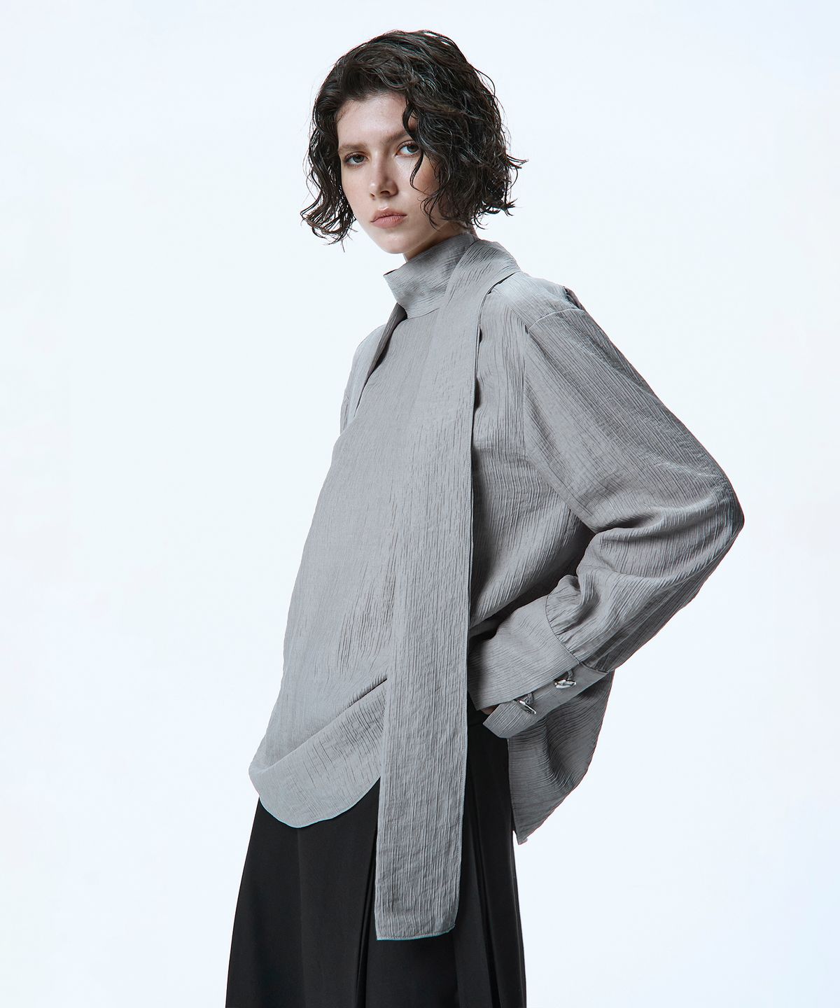 트리밍버드(TREEMINGBIRD) Tied Scarf Shirt [ Gray ]