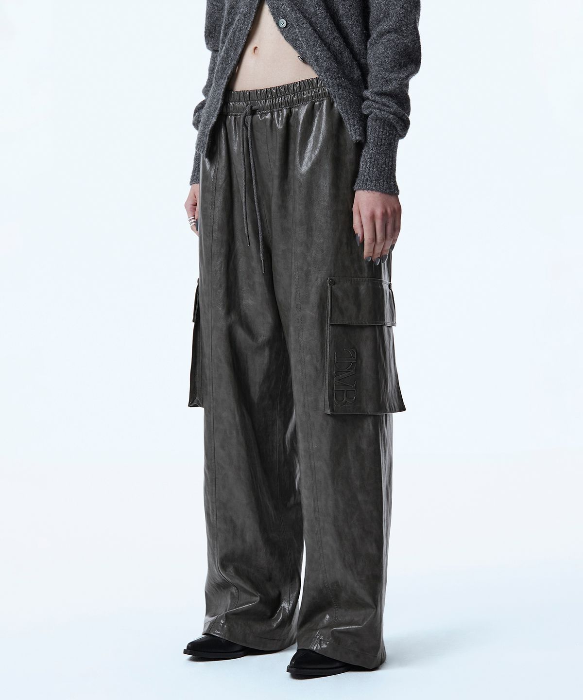 트리밍버드(TREEMINGBIRD) TMB Cargo Leather Pants [ Charcoal ]