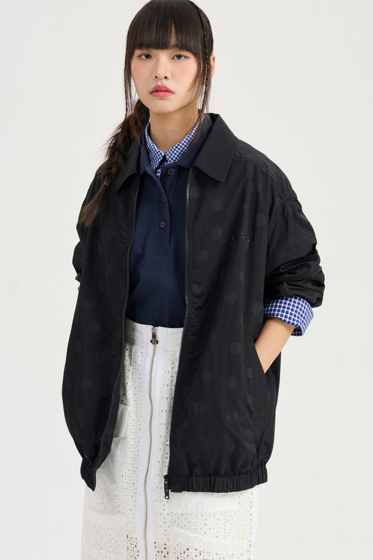럭키슈에뜨(LUCKY CHOUETTE) Dot Print Collar Jumper (black) LFUAM25420BKX