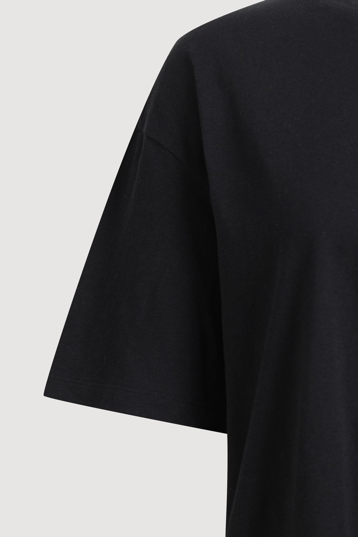 럭키슈에뜨(LUCKY CHOUETTE) Lettering Point Loose Fit Half Sleeve T-shirt (black) LFTAM25405BKX