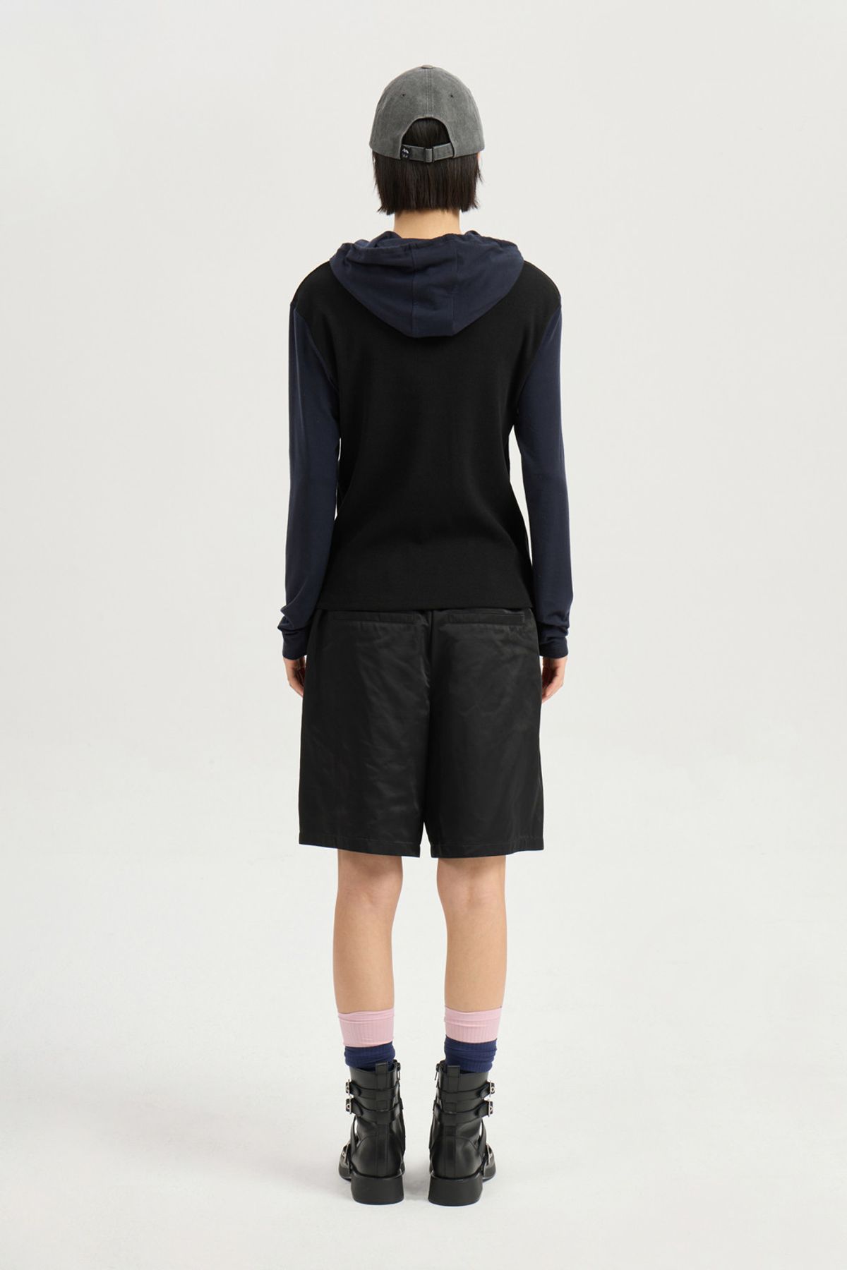 럭키슈에뜨(LUCKY CHOUETTE) Colored Slim Fit Hood T-shirt (black) LFTAM25320BKX