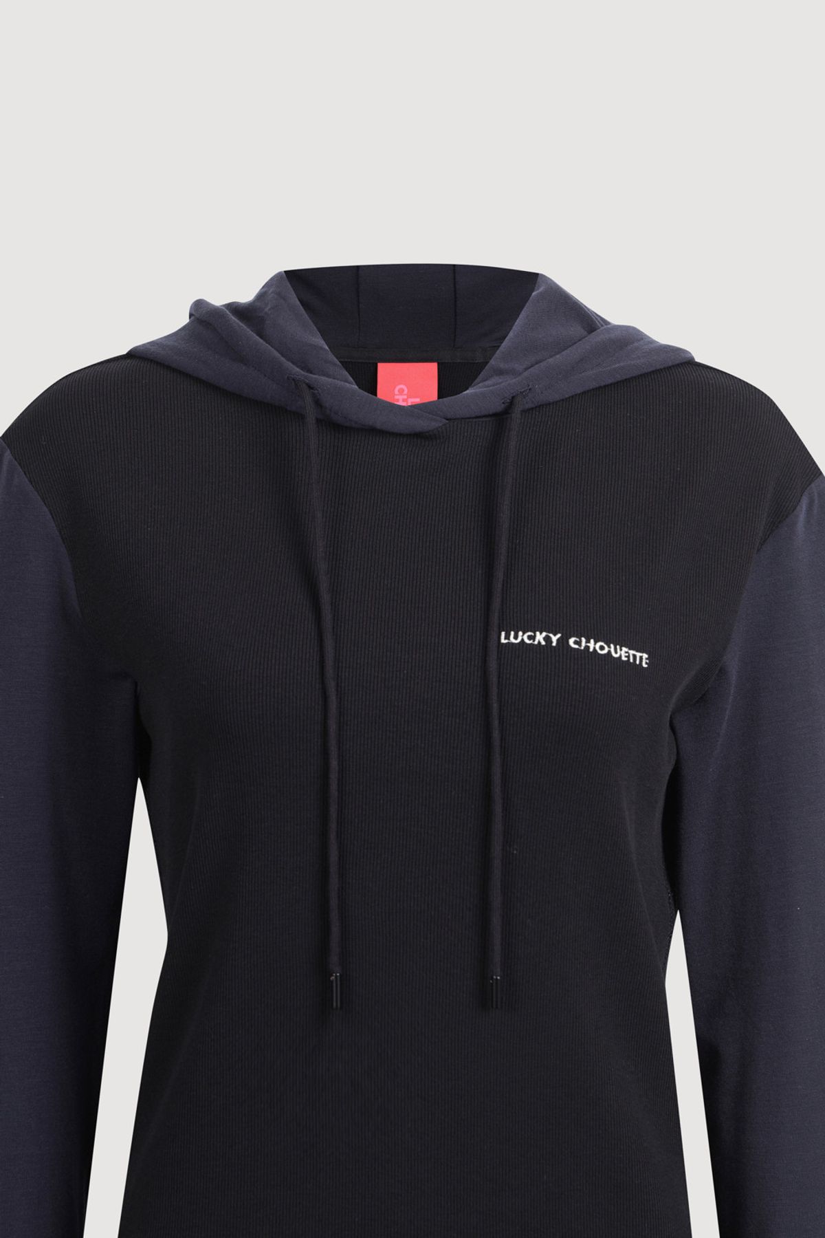 럭키슈에뜨(LUCKY CHOUETTE) Colored Slim Fit Hood T-shirt (black) LFTAM25320BKX
