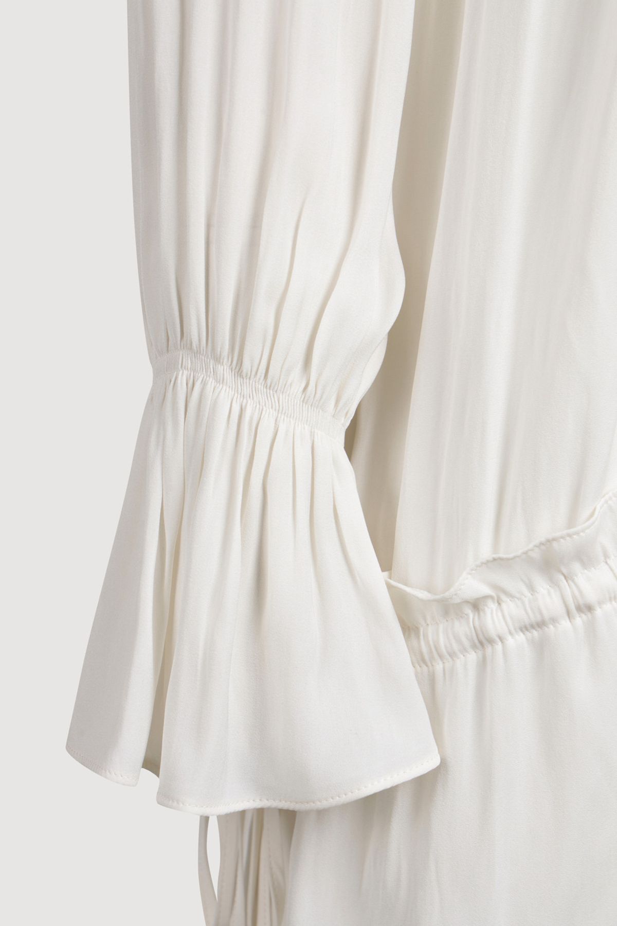 럭키슈에뜨(LUCKY CHOUETTE) [Atelier] Shirring Point Long Sleeve Blouse (ivory) LFSAM25855IVX