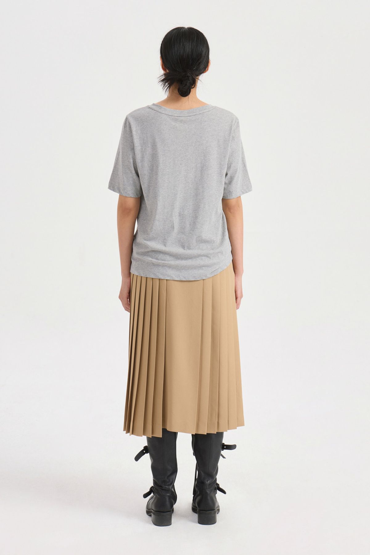 럭키슈에뜨(LUCKY CHOUETTE) Belt Point Long Pleated Skirt (beige) LFKAM25440BEX
