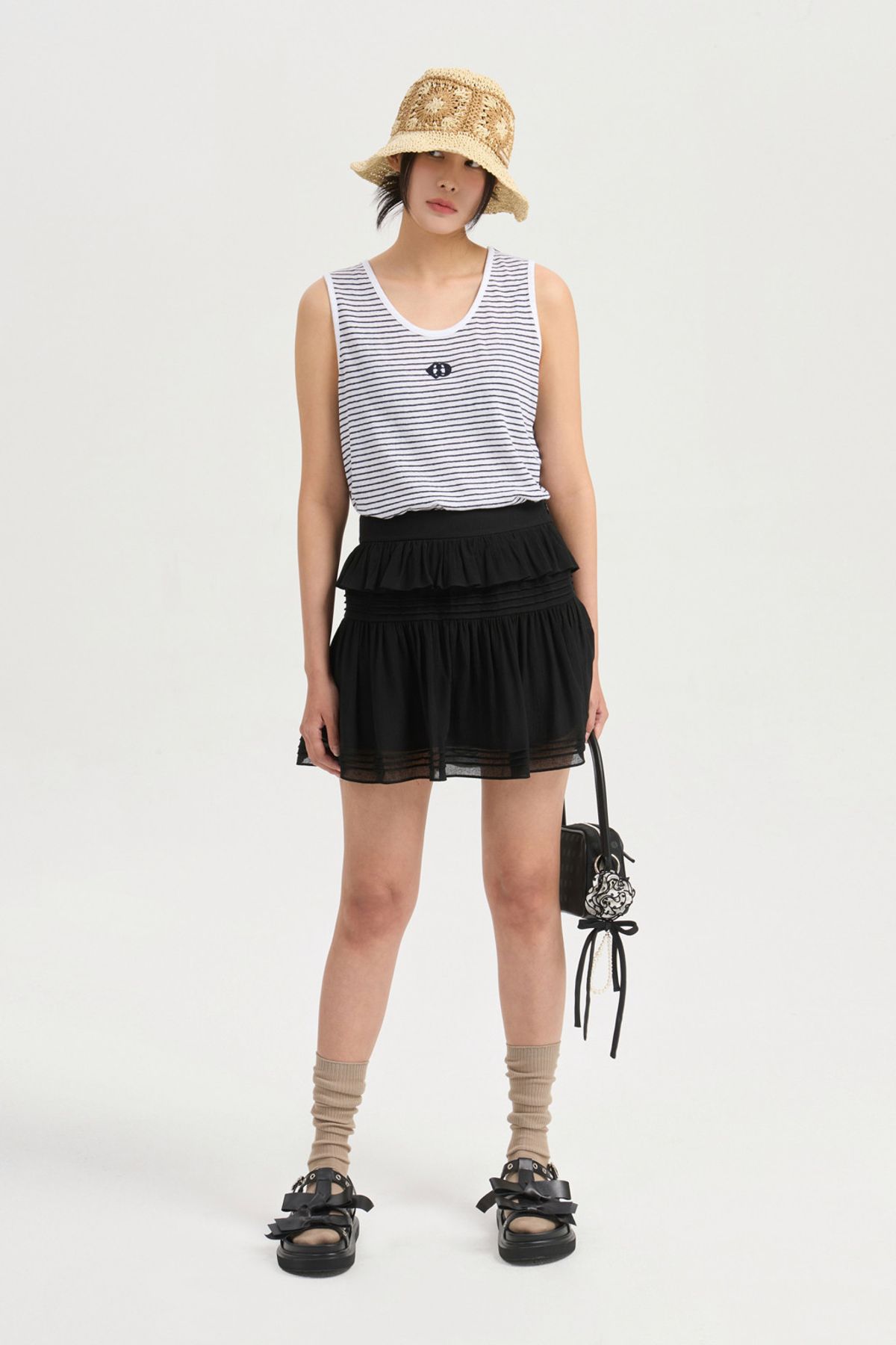 럭키슈에뜨(LUCKY CHOUETTE) Pin Tuck Point Mini Skirt (black) LFKAM25520BKX