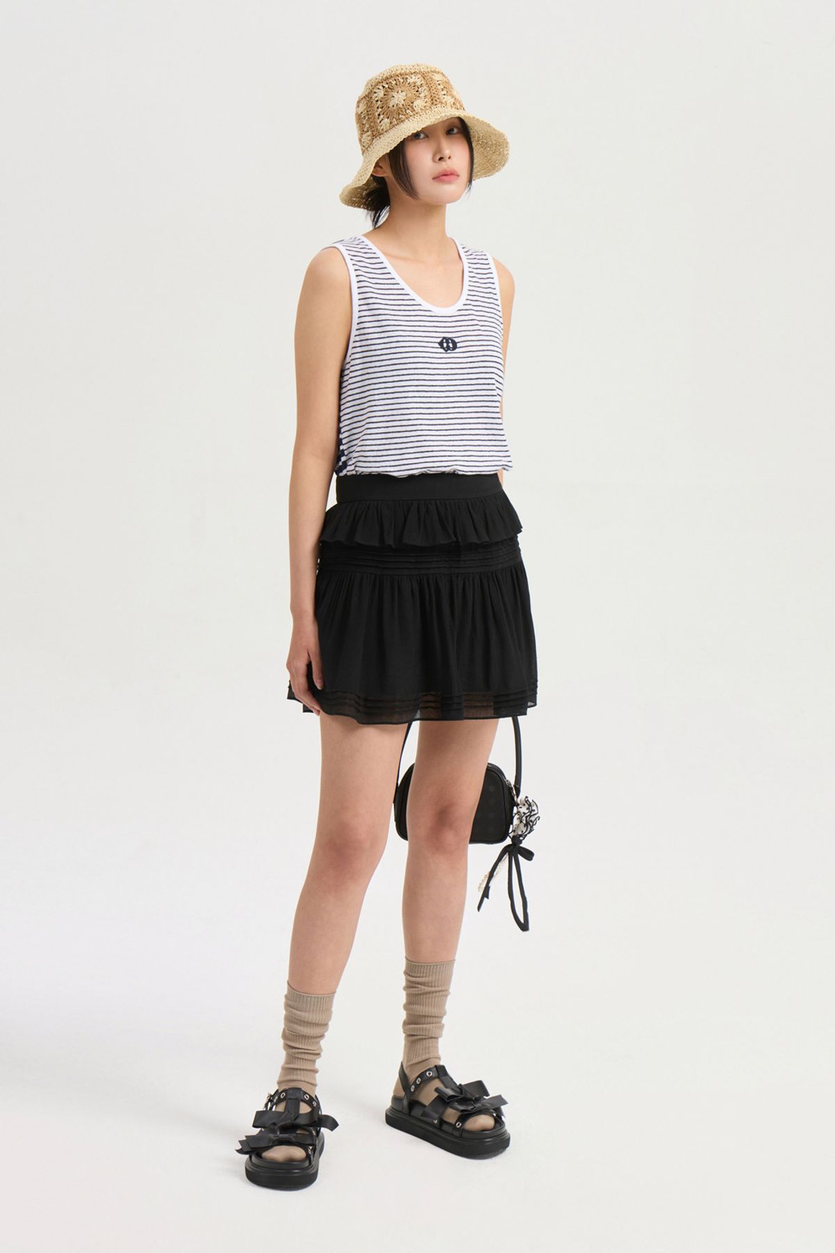 럭키슈에뜨(LUCKY CHOUETTE) Pin Tuck Point Mini Skirt (black) LFKAM25520BKX