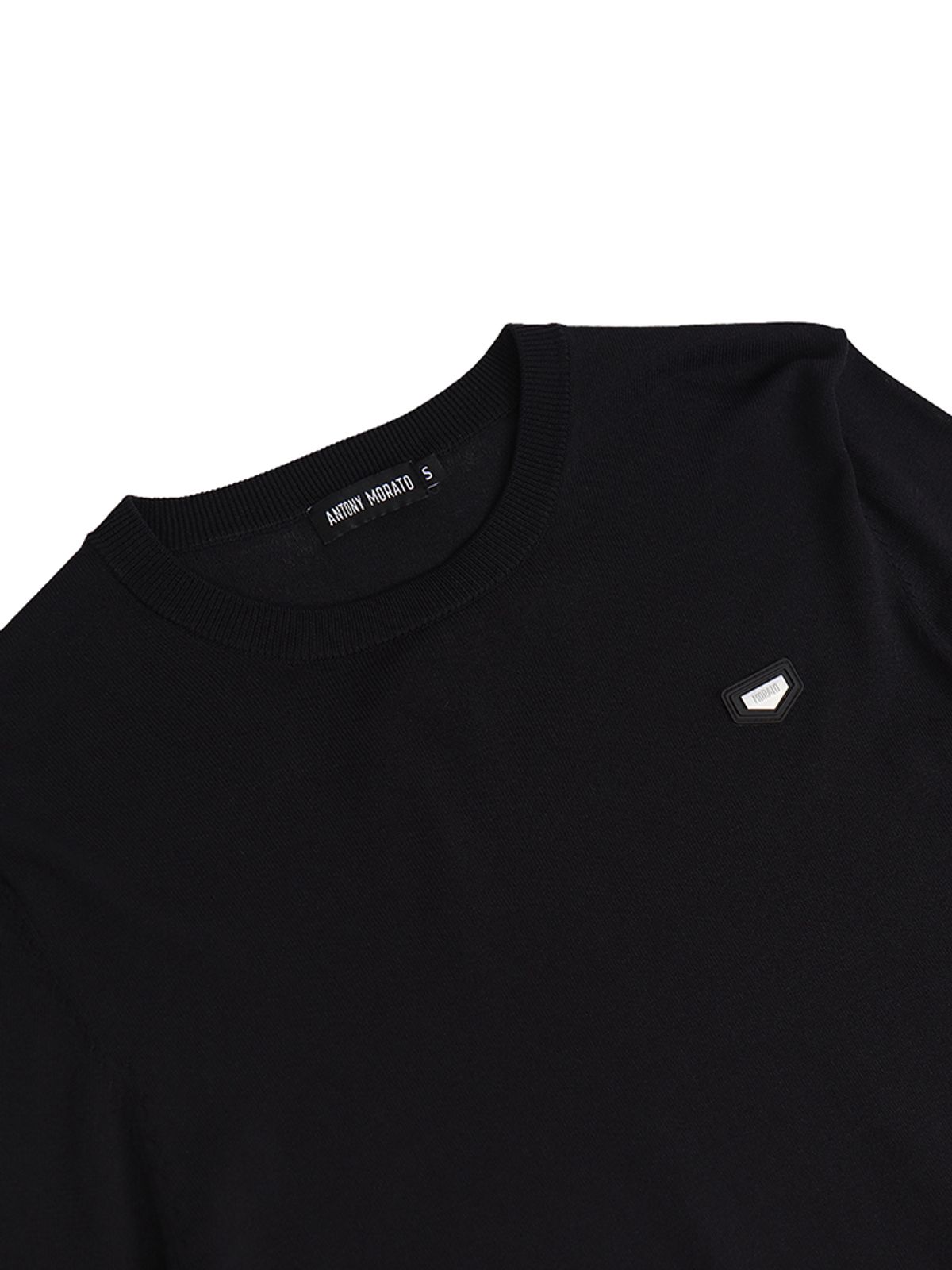 이카룩(IKALOOK) 블랙 로고 포인트 비스코스 니트 TEE179
