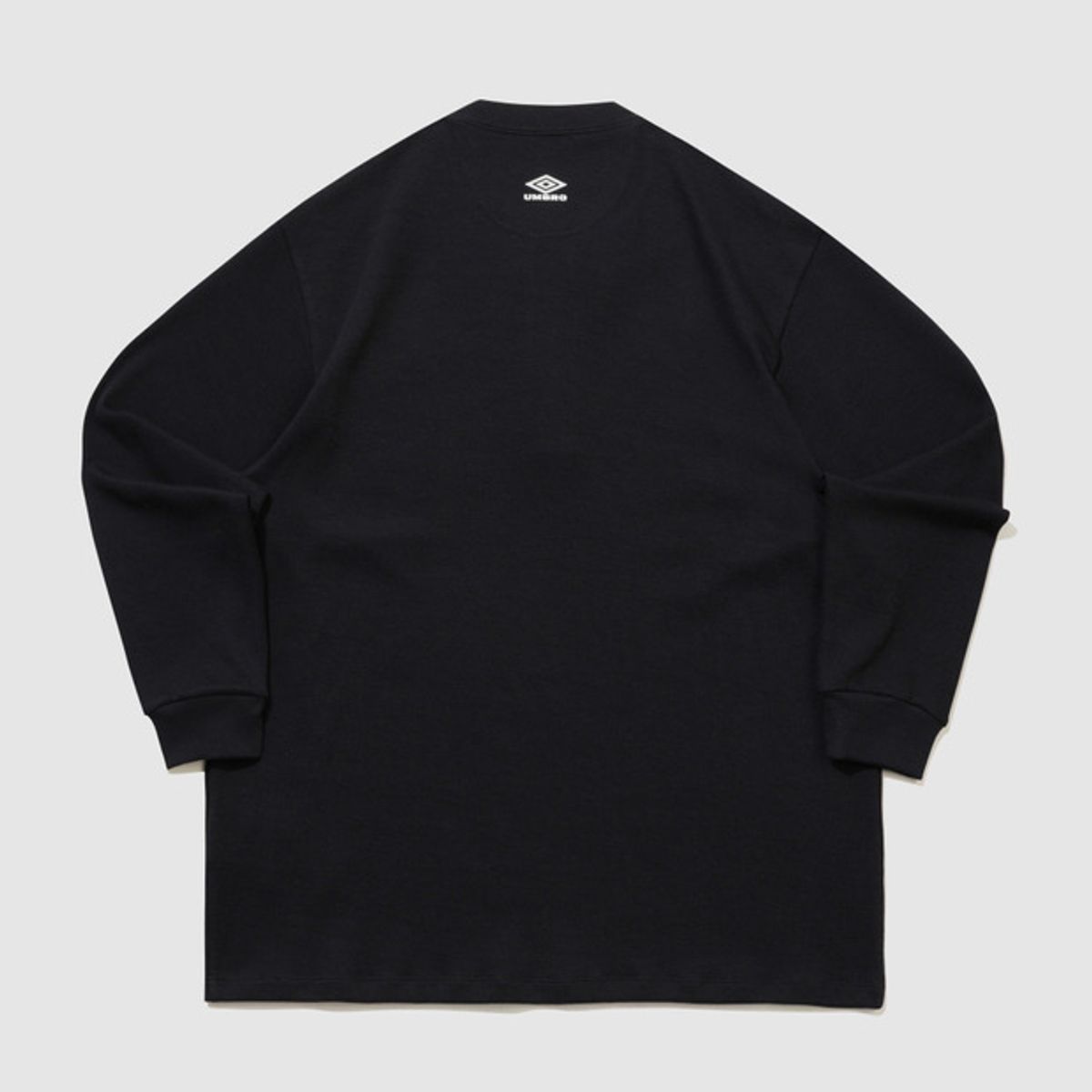 엄브로(UMBRO) [Umbro X White Mountaineering] 헨리넥 긴팔 티셔츠 블랙(UQ311CRL91)
