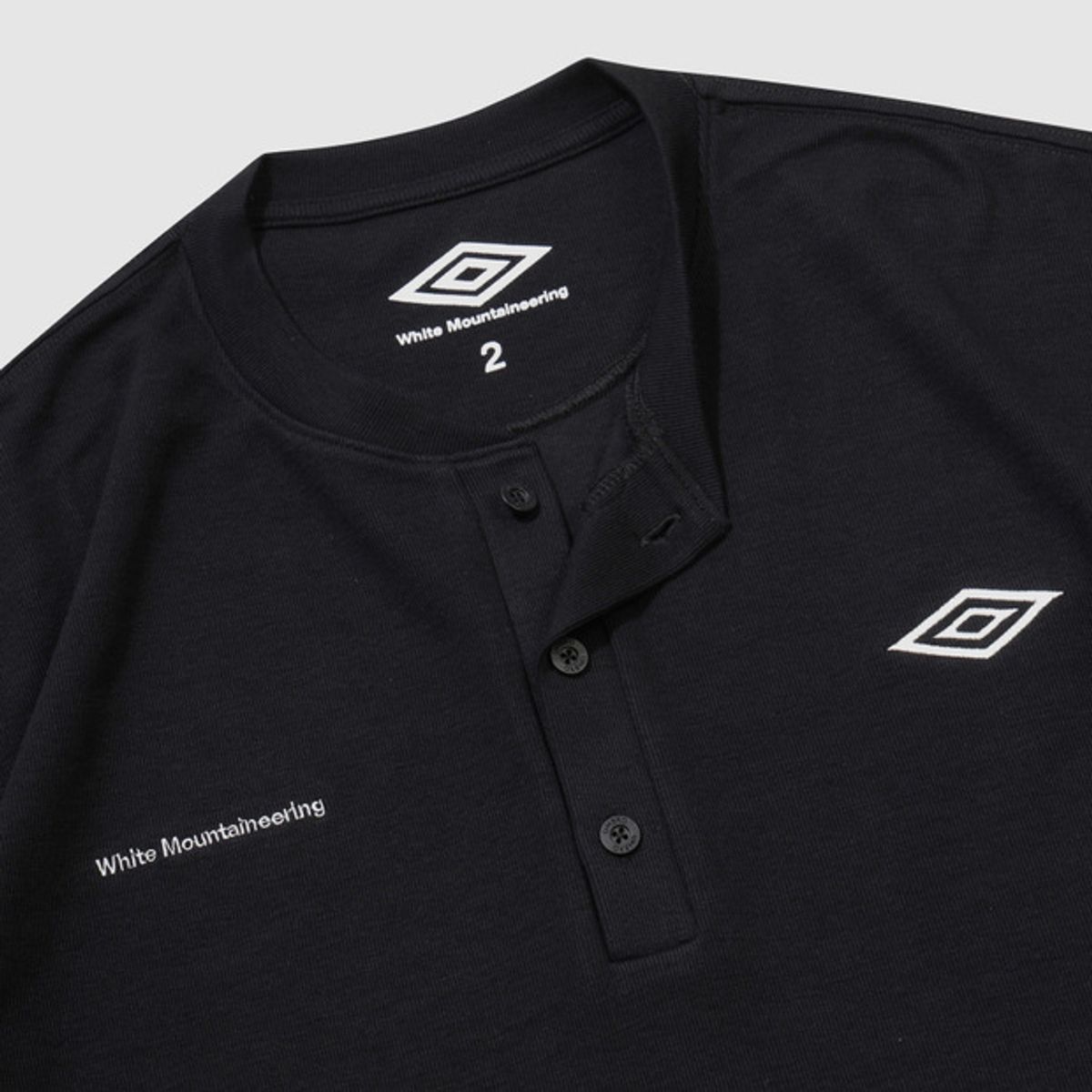 엄브로(UMBRO) [Umbro X White Mountaineering] 헨리넥 긴팔 티셔츠 블랙(UQ311CRL91)