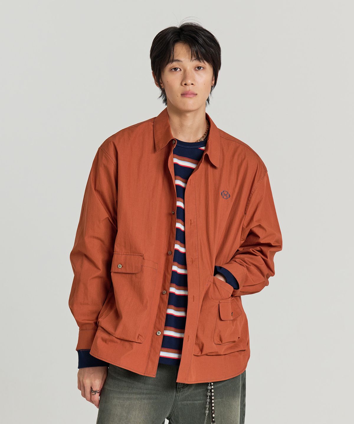 논타입(NONTYPE) DOUBLE FLAP LUGGAGE SHIRTS(CAMEL)