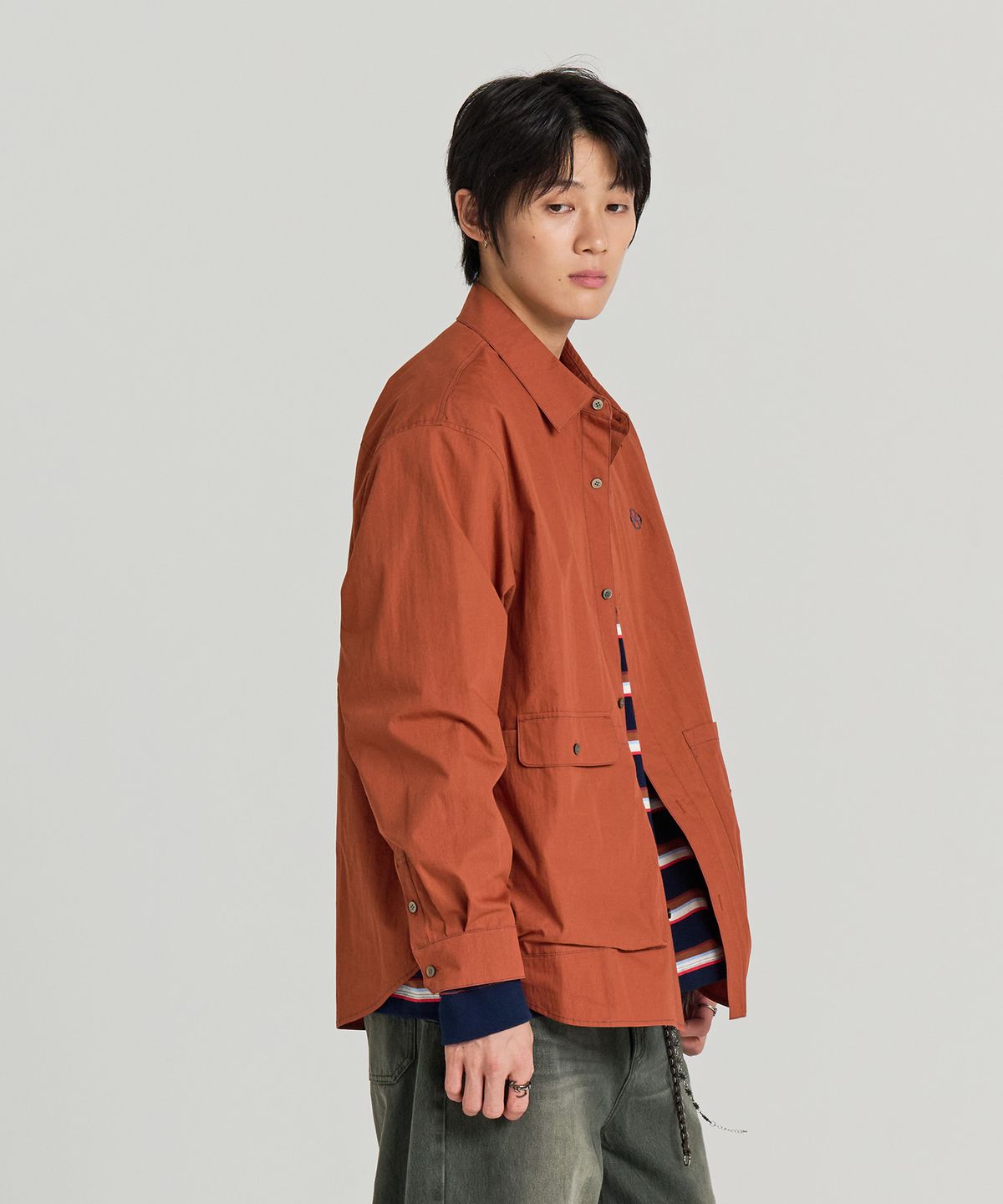 논타입(NONTYPE) DOUBLE FLAP LUGGAGE SHIRTS(CAMEL)