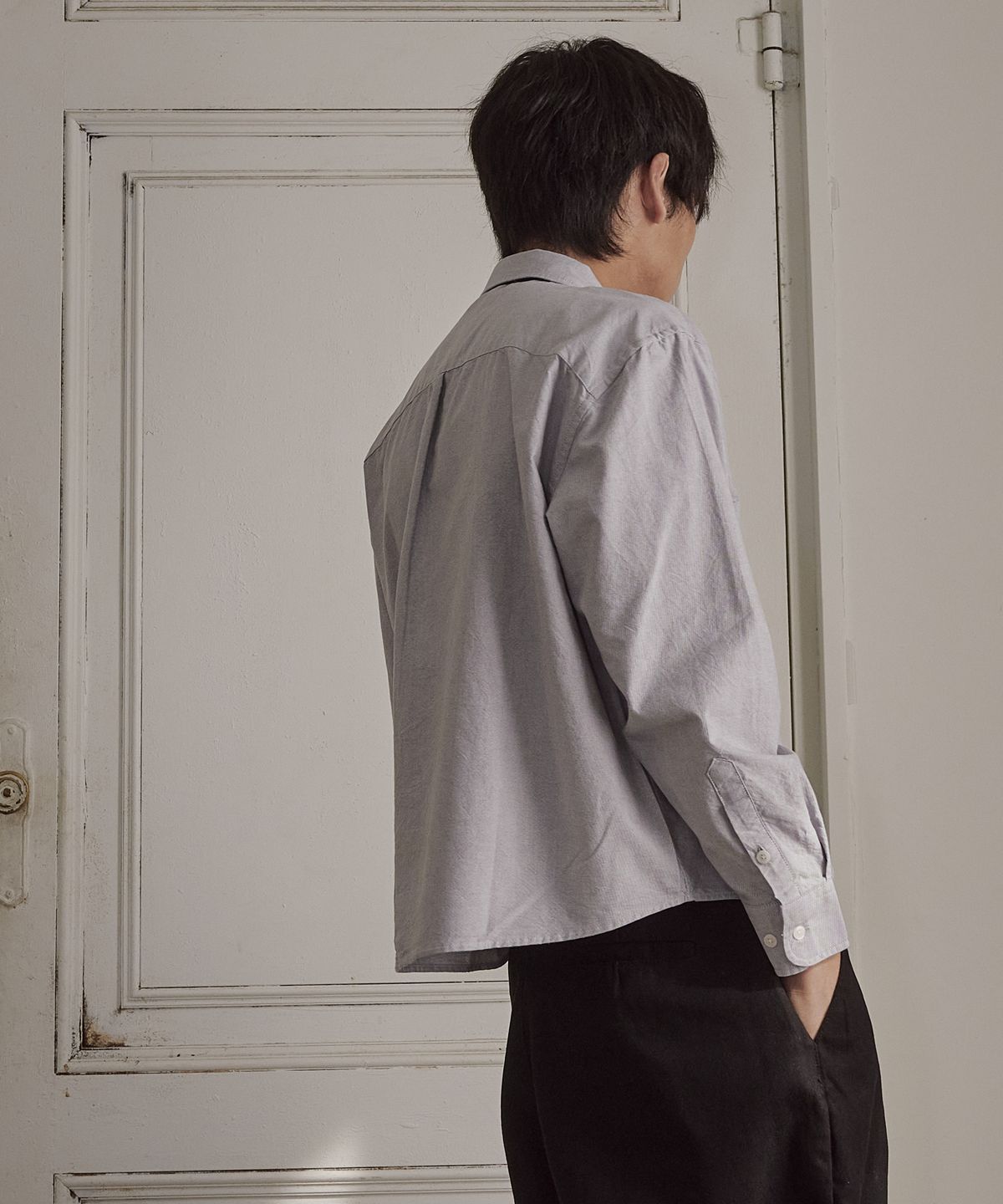 테이크이지(TAKEASY) [2PACK] 에센셜 크롭 셔츠 라이트그레이 (+솔리드 크롭 티셔츠 증정)