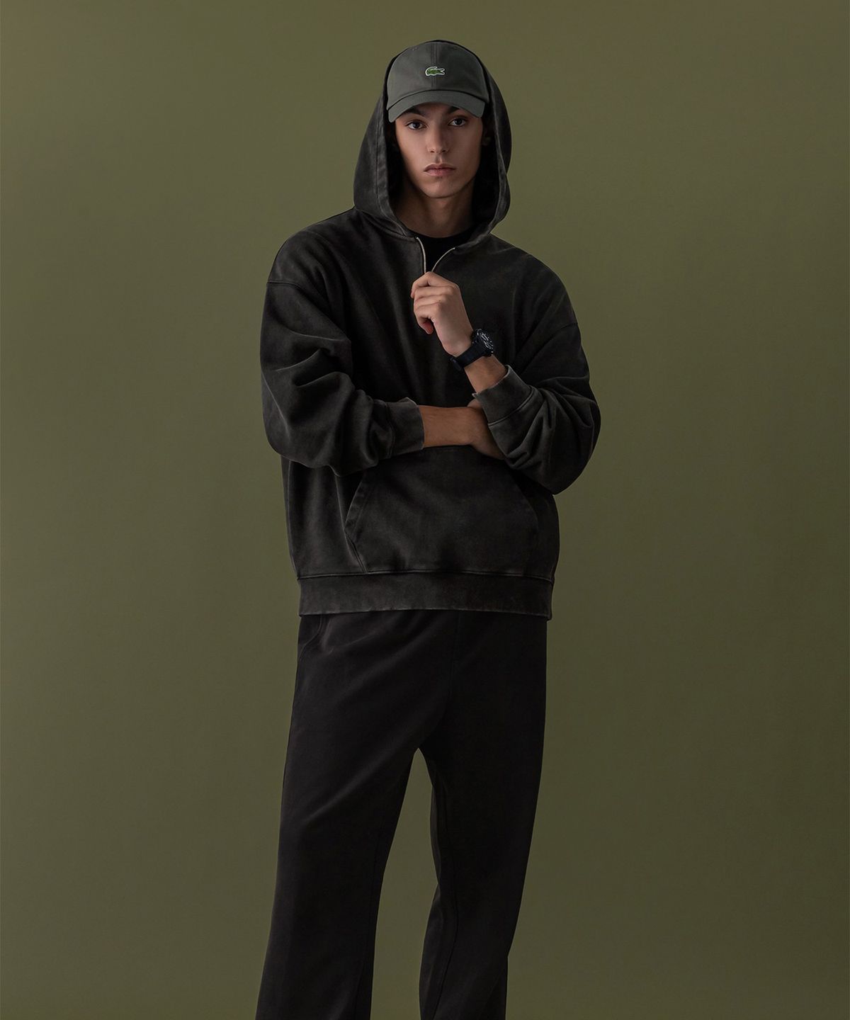 라코스테(LACOSTE) 남성 가먼트워싱 하프집업 후드 [블랙]