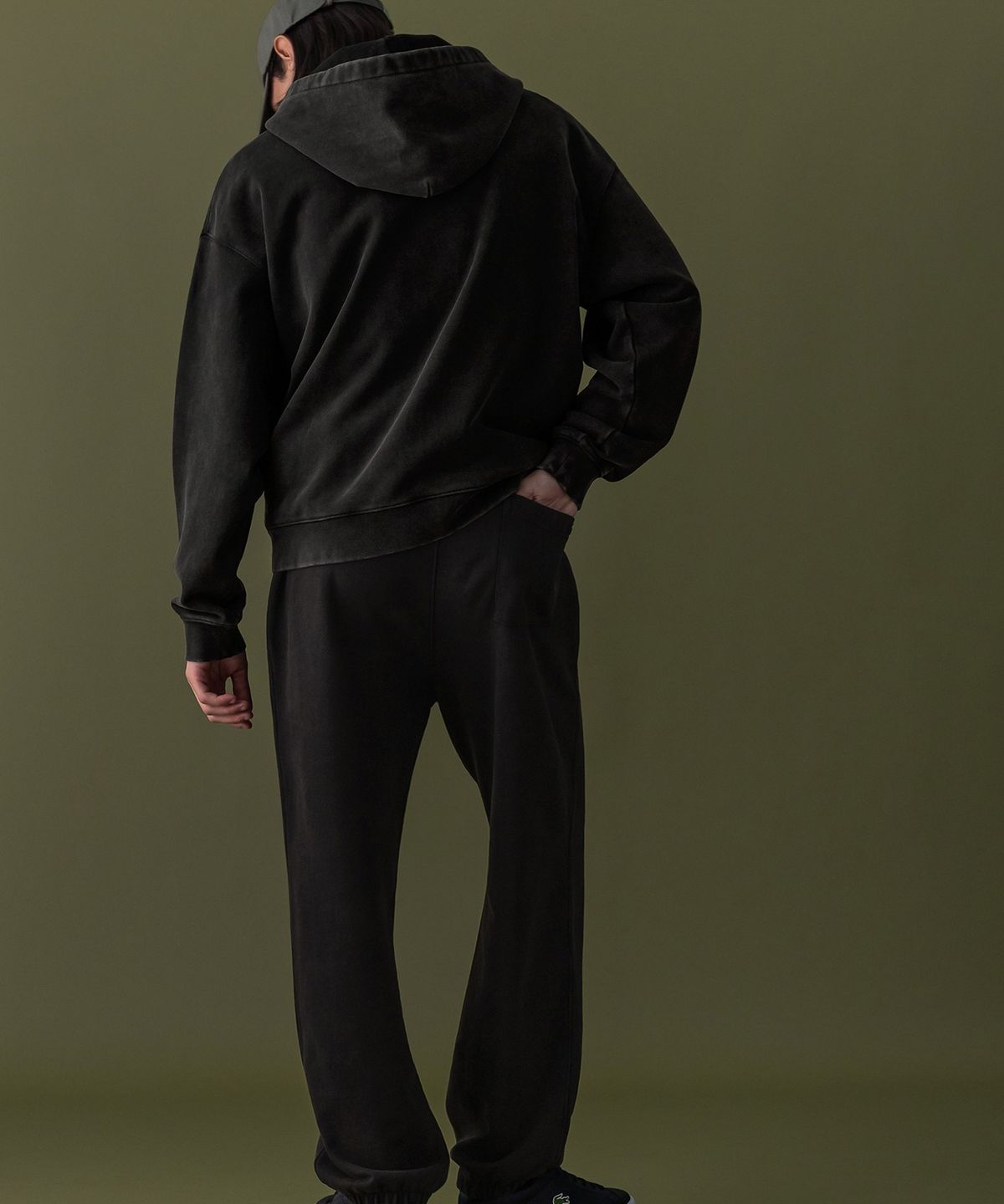 라코스테(LACOSTE) 남성 가먼트워싱 하프집업 후드 [블랙]