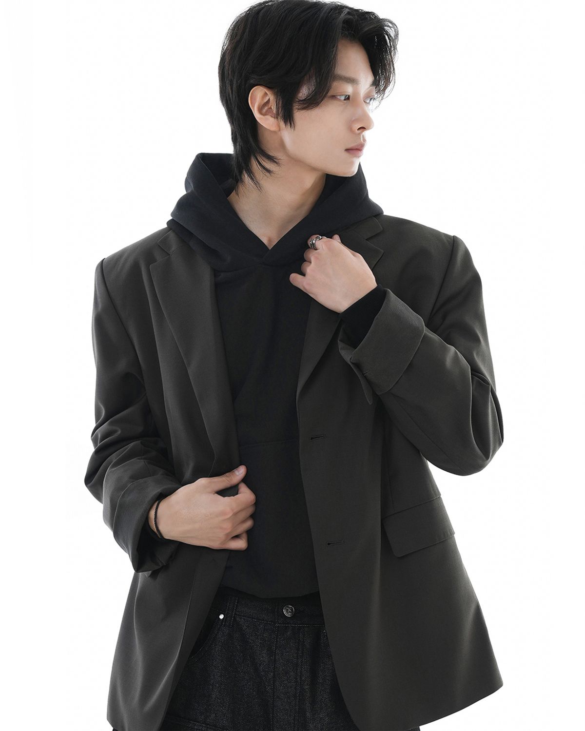 헤오진(HEOJIN) 레더 리빌 슬리브 울 블레이저_카키브라운