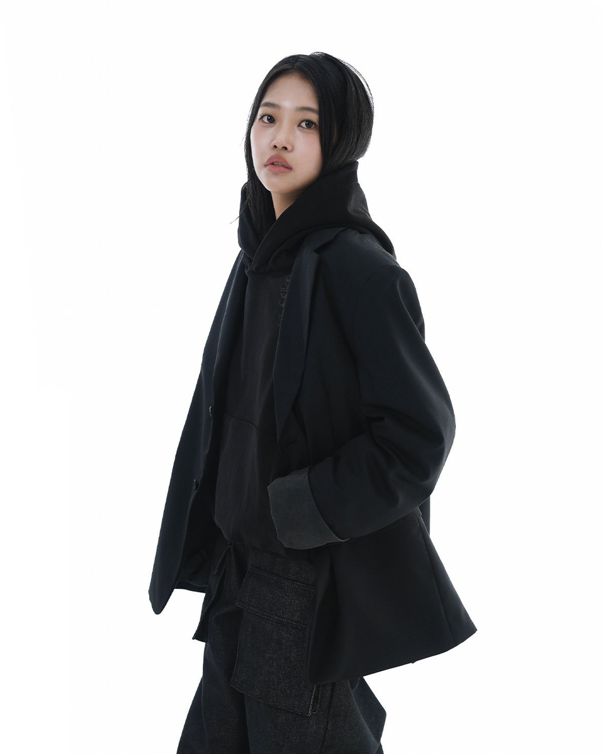 헤오진(HEOJIN) 레더 리빌 슬리브 울 블레이저_블랙