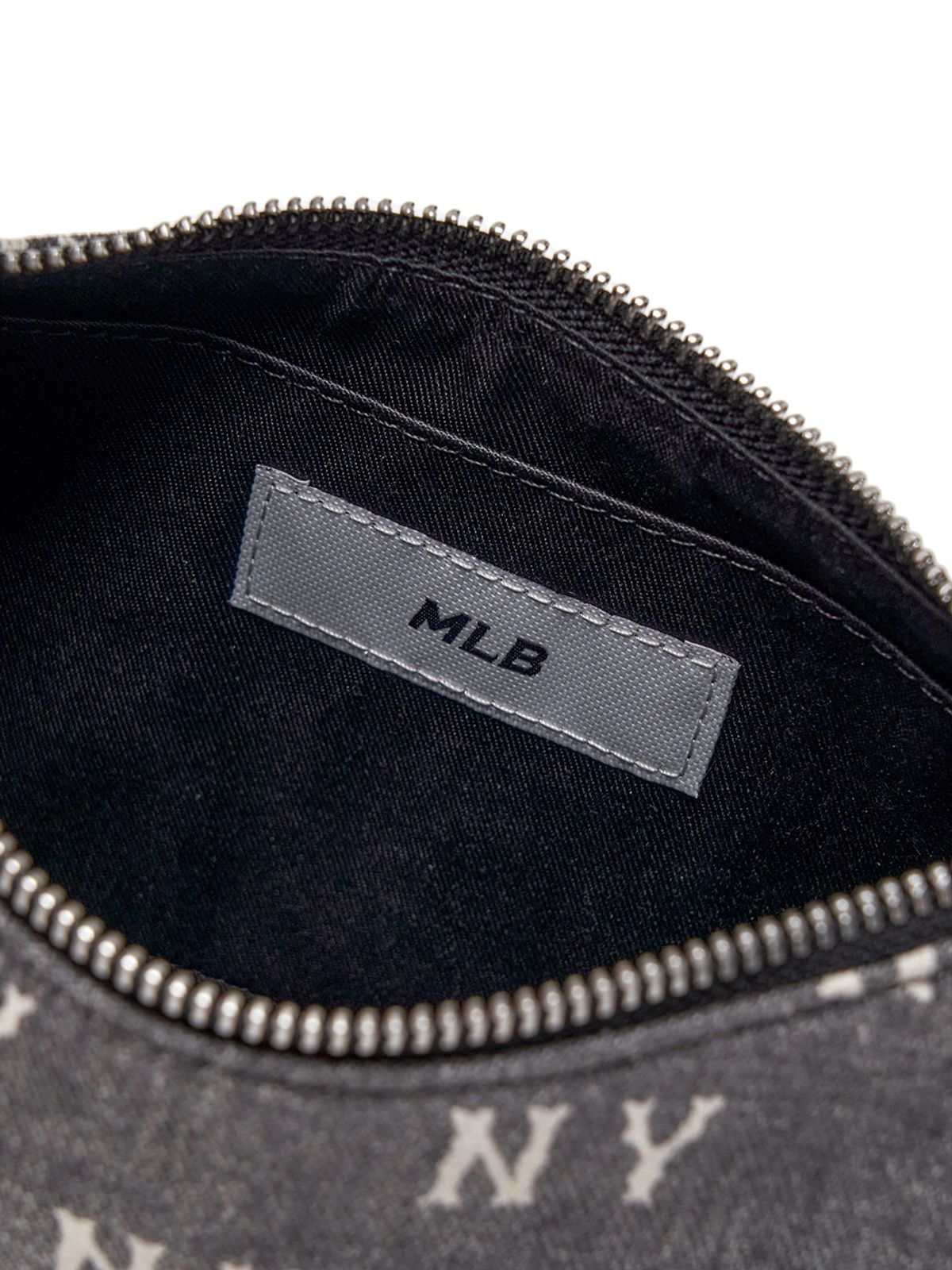 엠엘비(MLB) 클래식 모노그램 빈티지 데님 호보백 NY (Charcoal Grey)