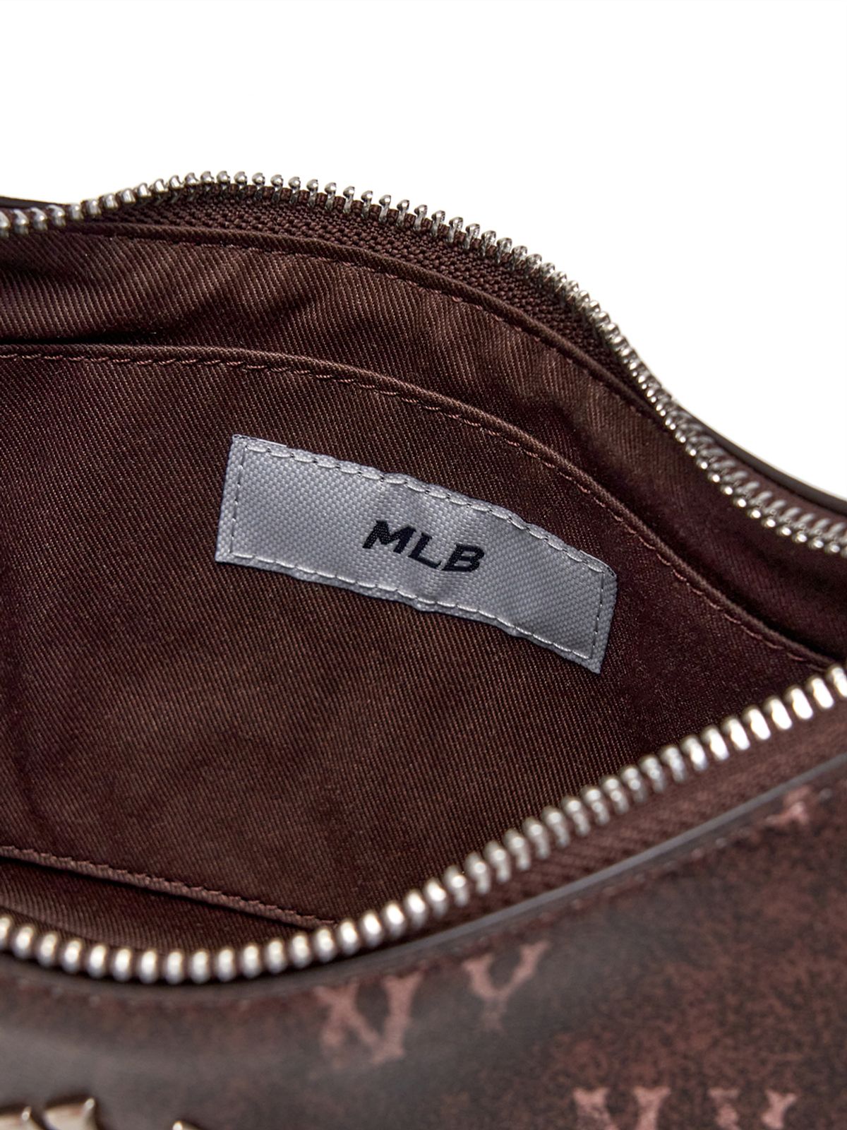 엠엘비(MLB) 클래식 모노그램 빈티지 PU 호보백 NY (Brown)