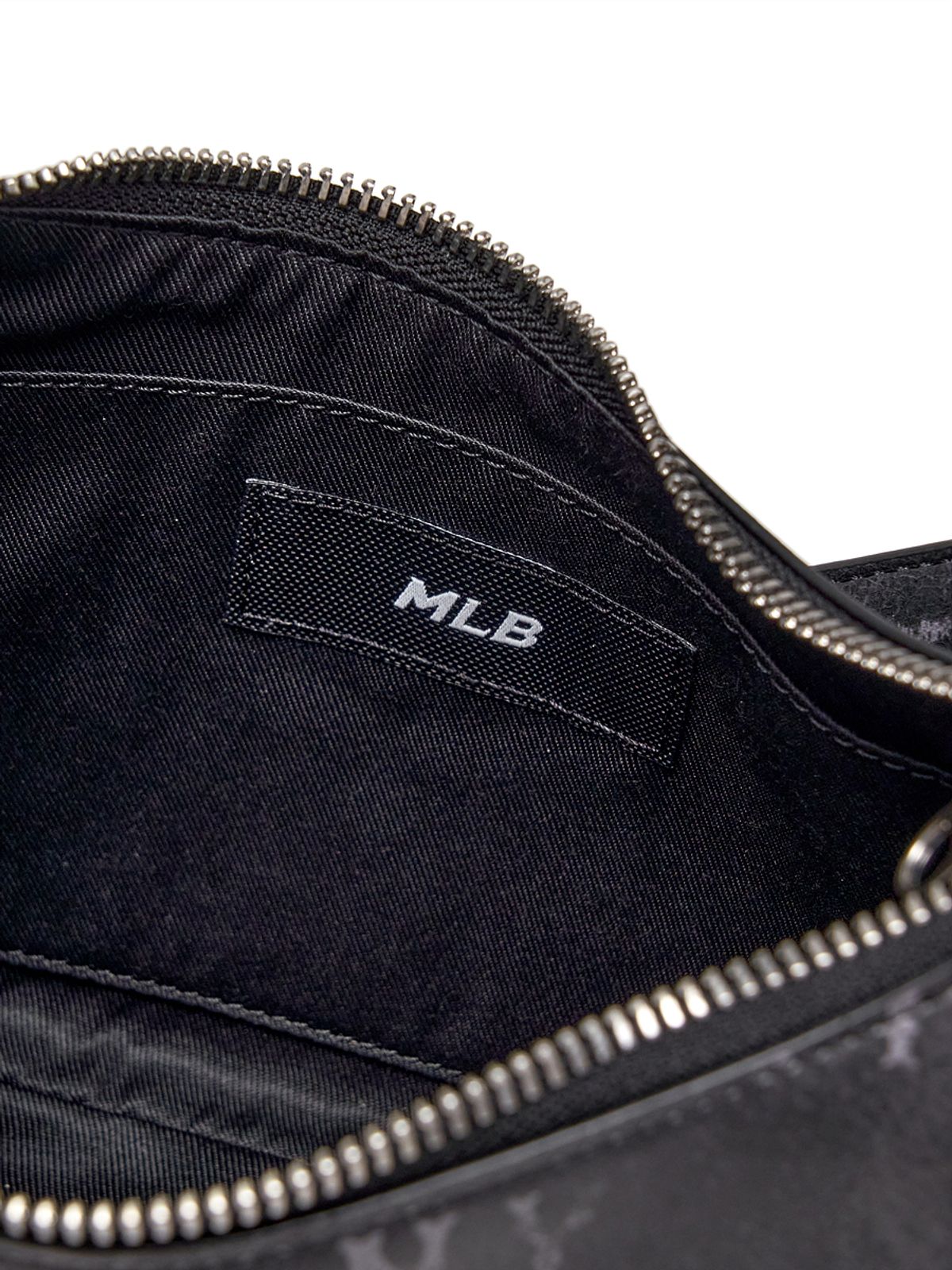 엠엘비(MLB) 클래식 모노그램 빈티지 PU 호보백 NY (Black)