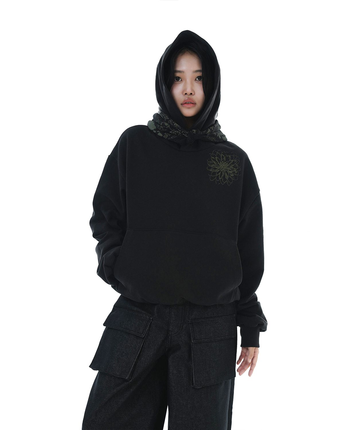 헤오진(HEOJIN) 디스토어터드 플라워 크롭 후디_블랙