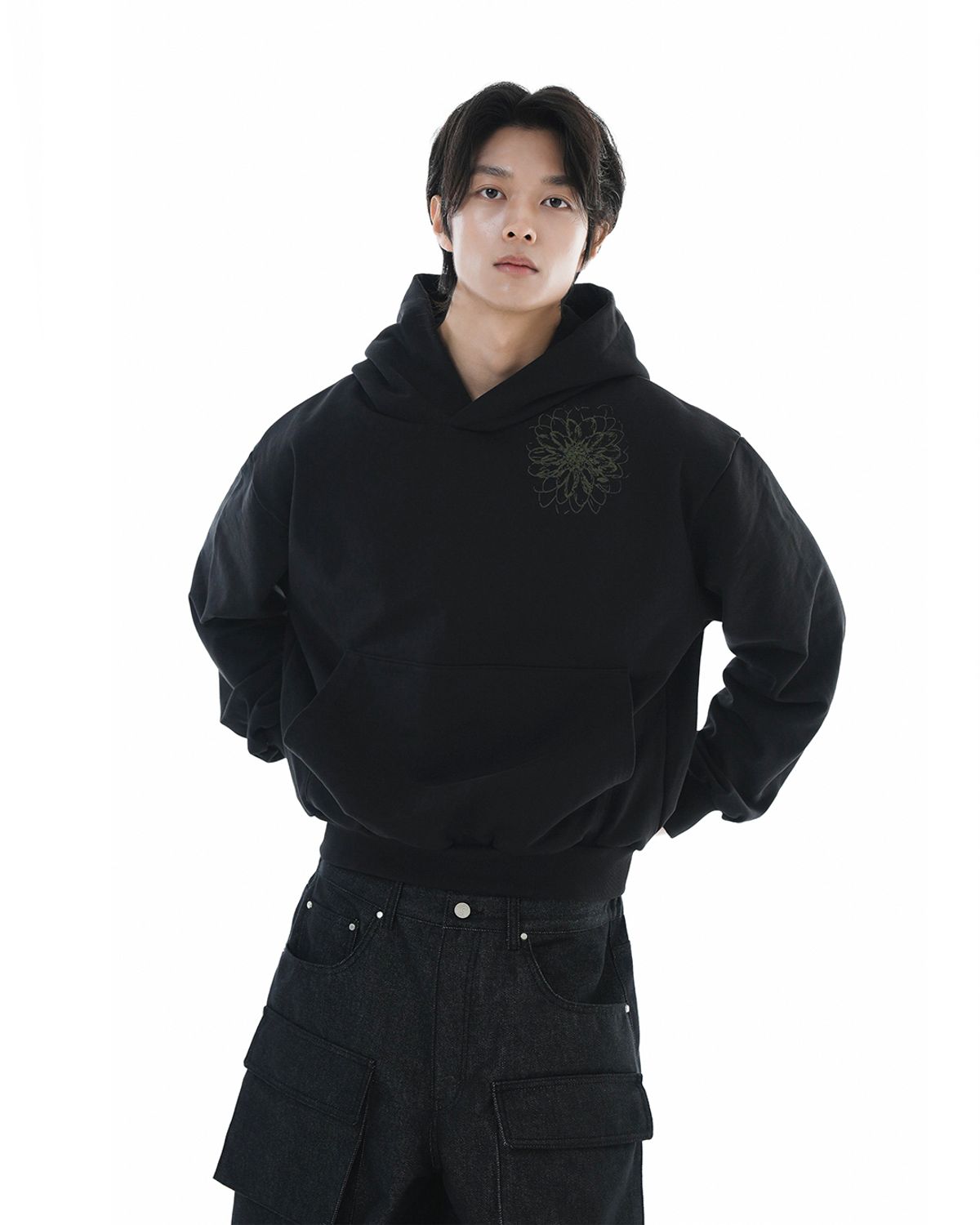 헤오진(HEOJIN) 디스토어터드 플라워 크롭 후디_블랙