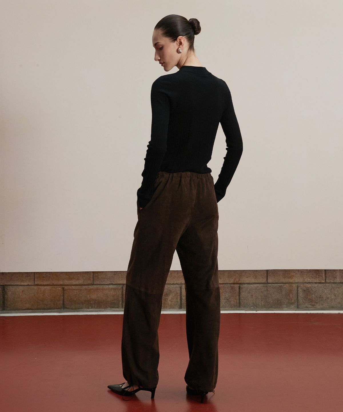 베르데마르(VERDEMAR) Suede Parachute Pants_Deep Brown