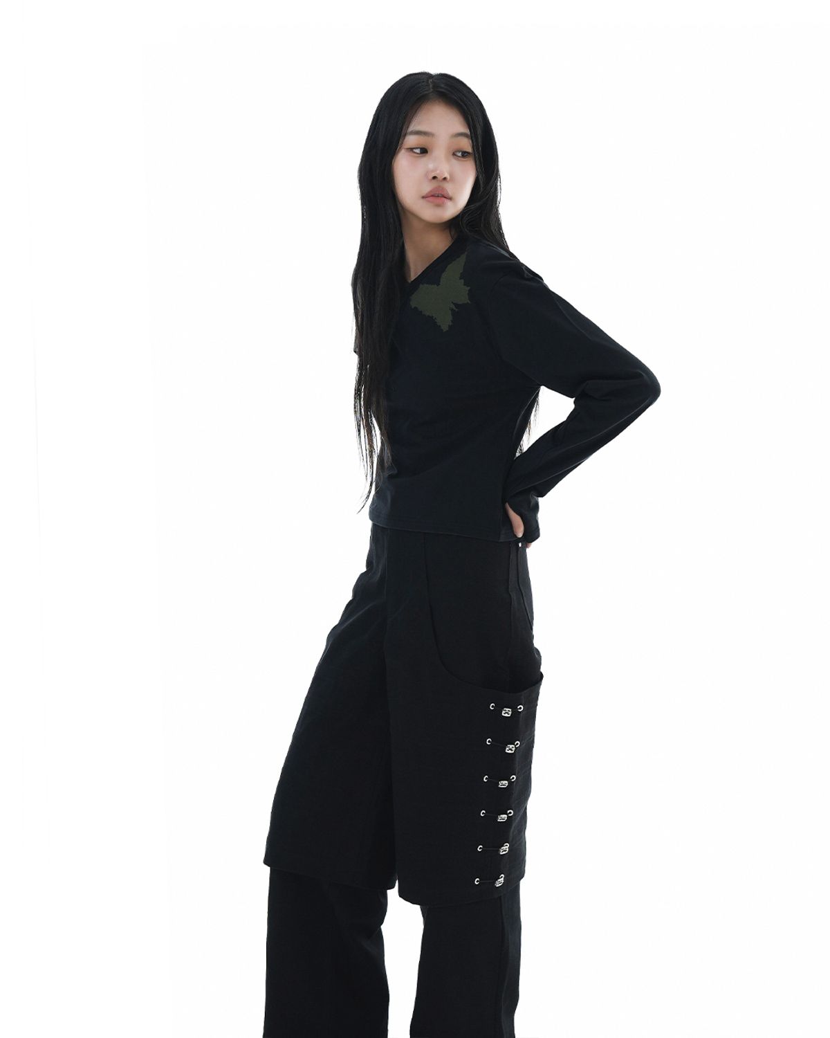 헤오진(HEOJIN) 버터플라이 크롭 롱 슬리브_블랙 (Thumb Hole)