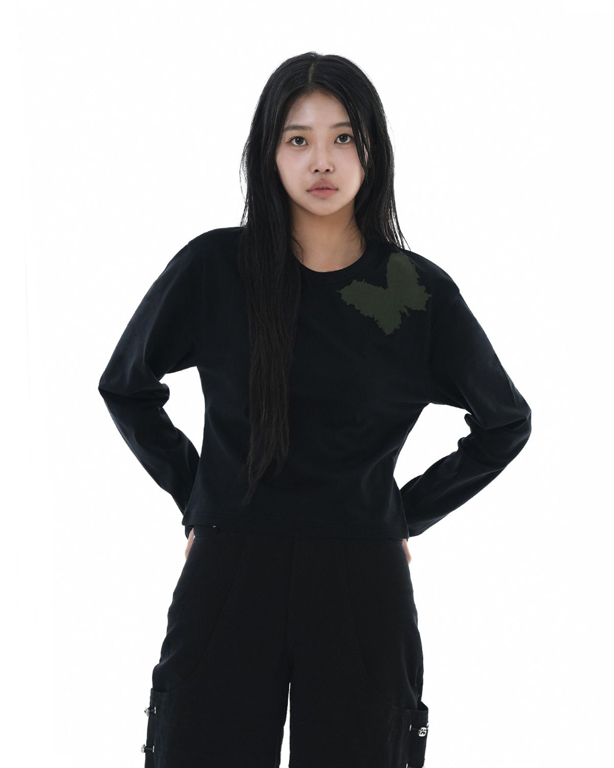 헤오진(HEOJIN) 버터플라이 크롭 롱 슬리브_블랙 (Thumb Hole)