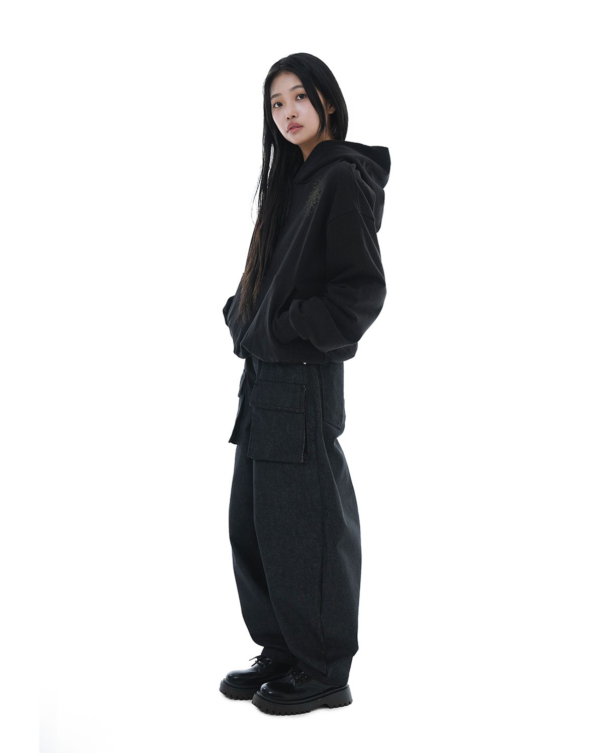 헤오진(HEOJIN) 벌룬 포켓 논-페이드 데님 팬츠_블랙