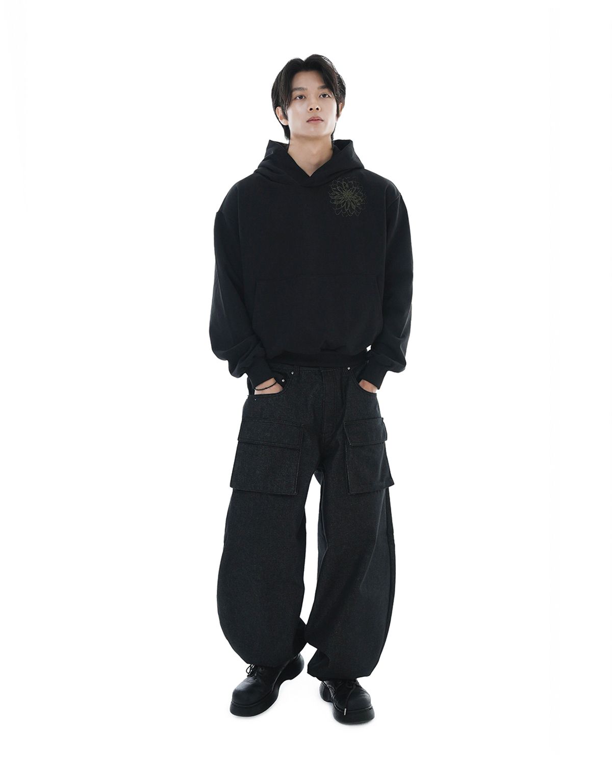 헤오진(HEOJIN) 벌룬 포켓 논-페이드 데님 팬츠_블랙