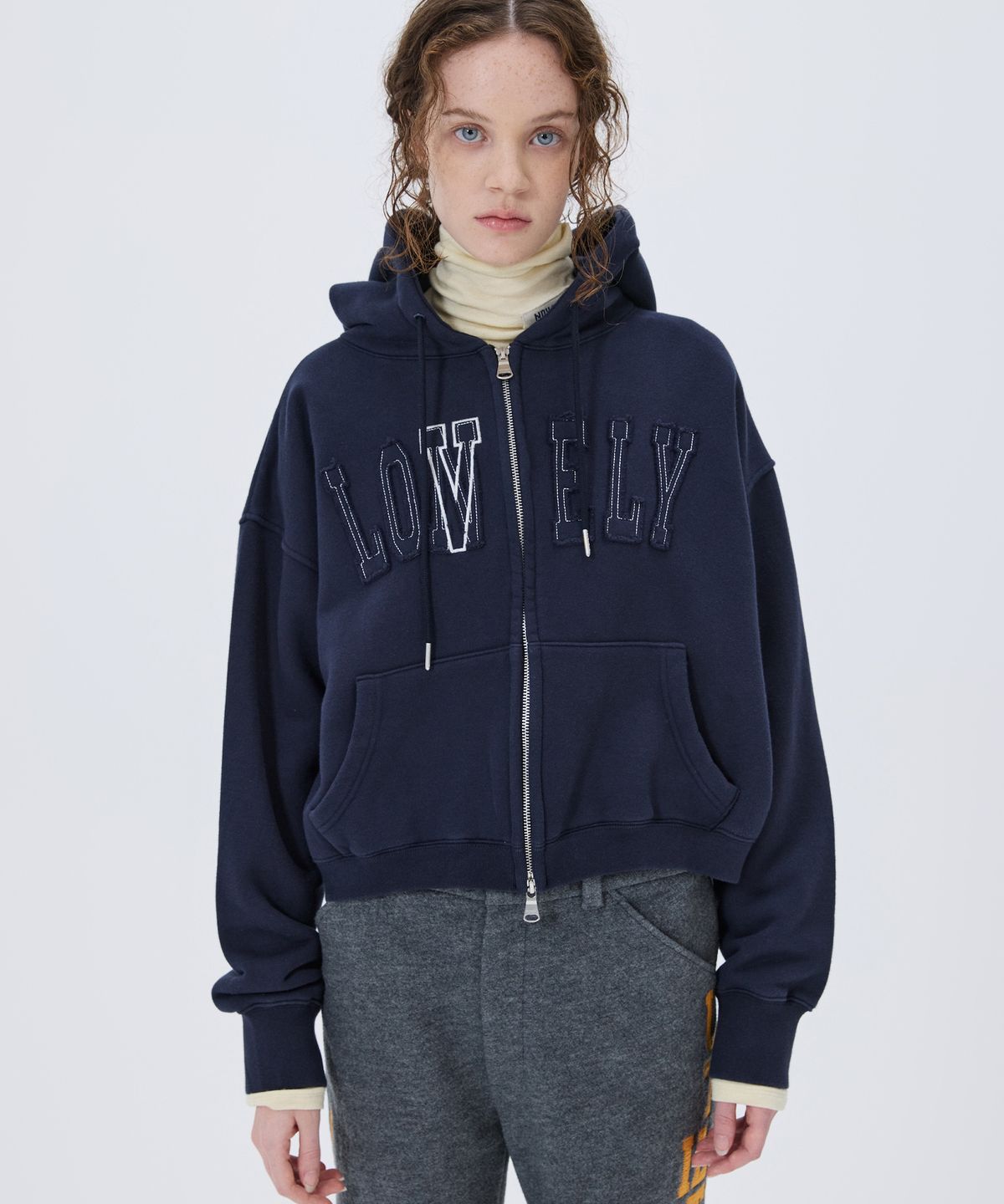 노앙(NOHANT) LONELY/LOVELY CROP HOODIE ZIP-UP NAVY